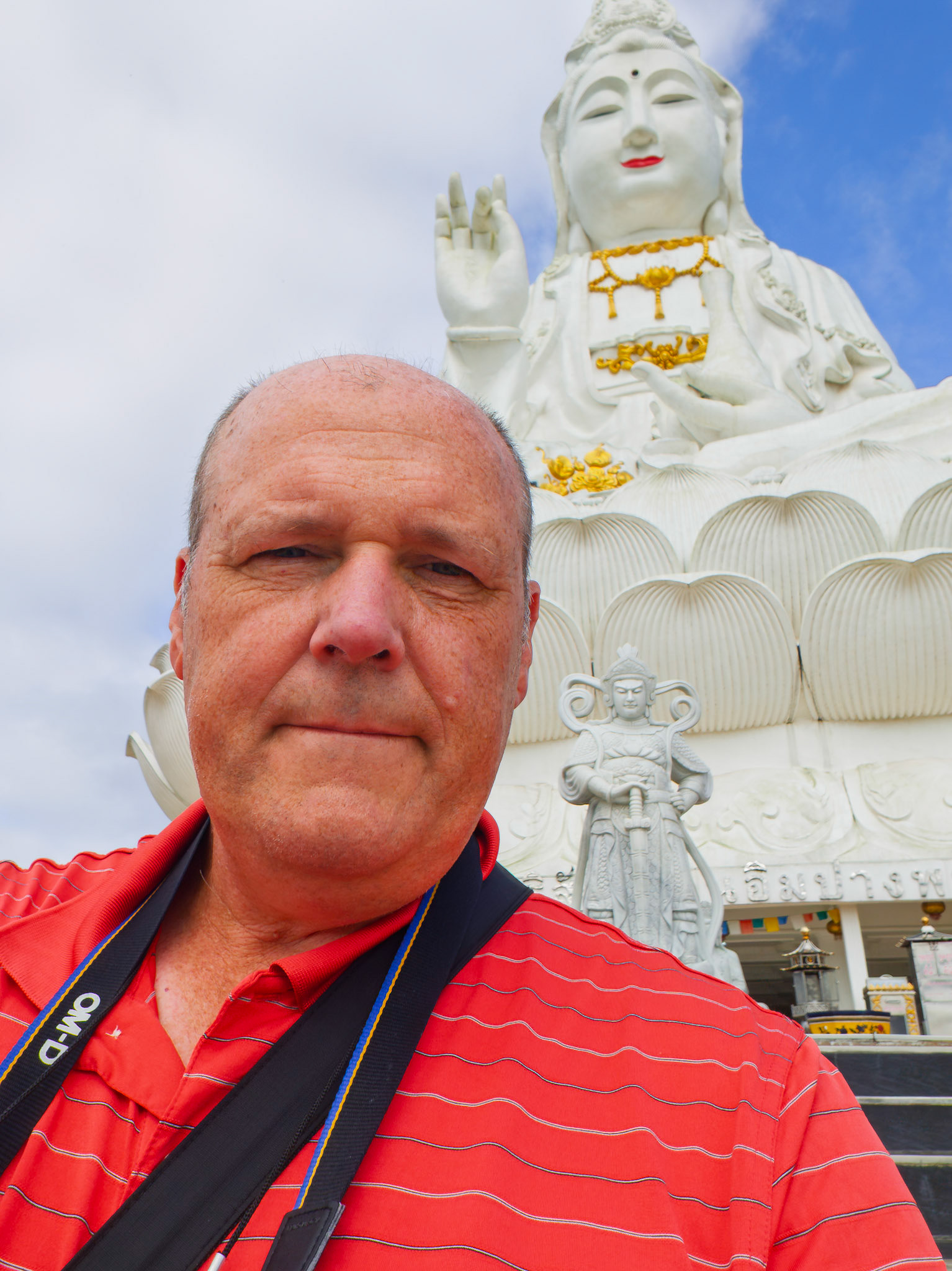 Chiang Rai - Wat Huay Pluak (The White Buddha Temple)