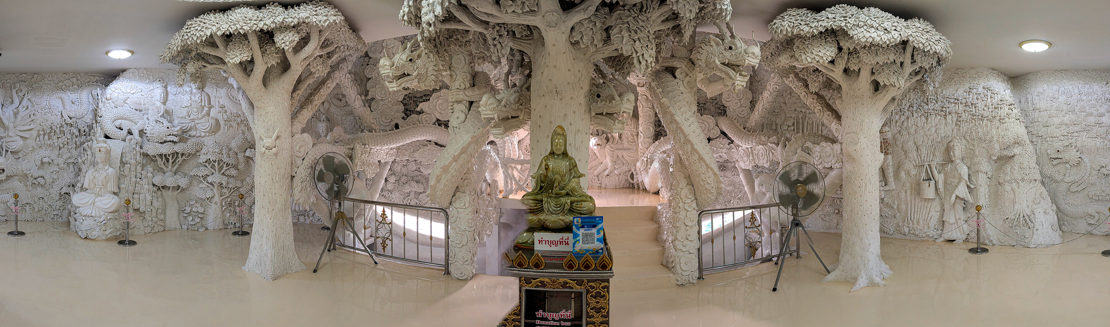 Chiang Rai - Wat Huay Pluak (The White Buddha Temple)