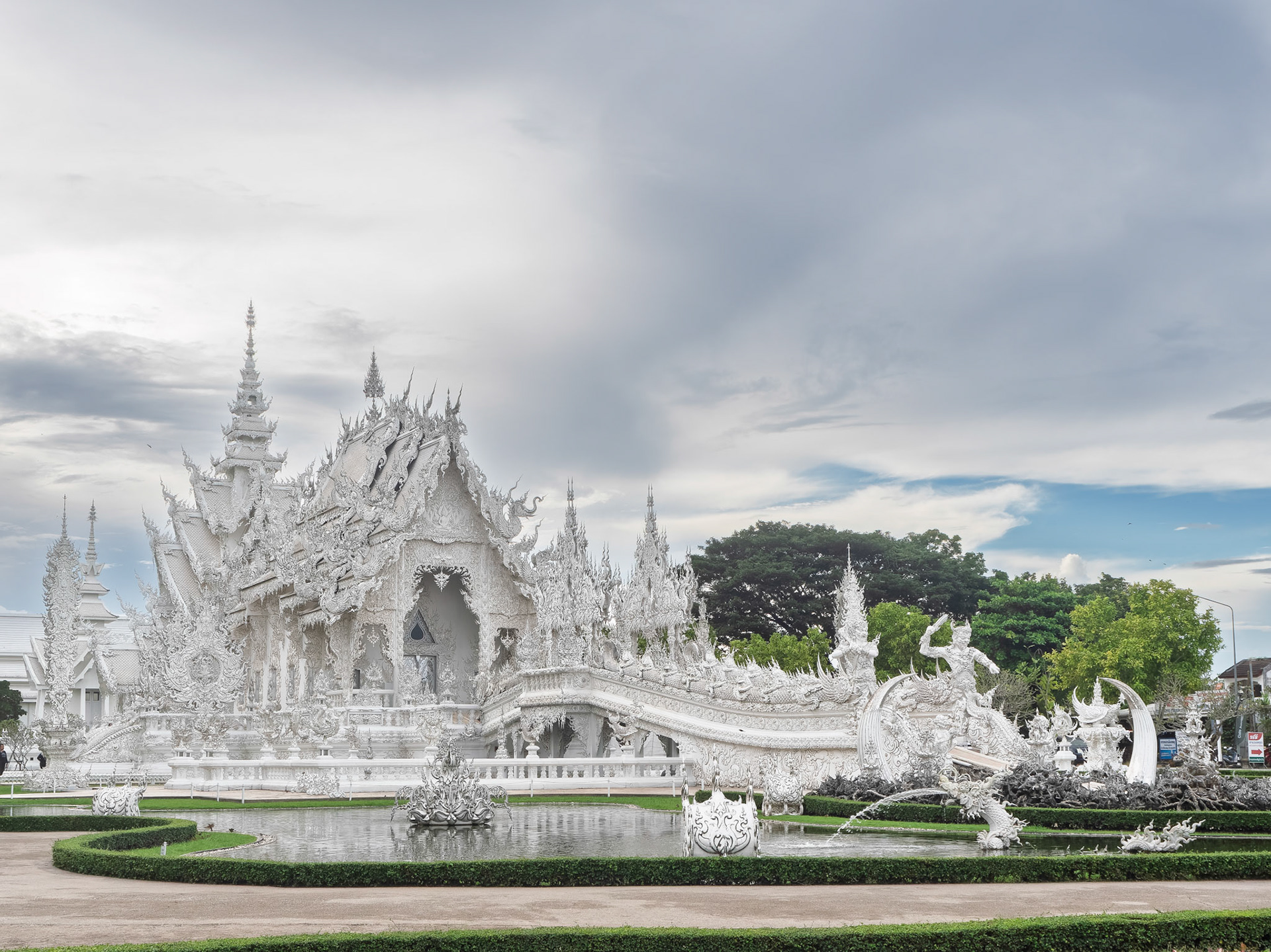 Chiang Rai - Wat Rong Khun or "White Temple"