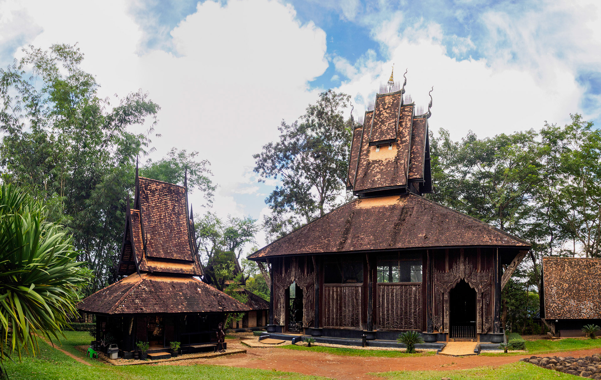 Chiang Rai - Baan Dam Museum or "Black Temple"