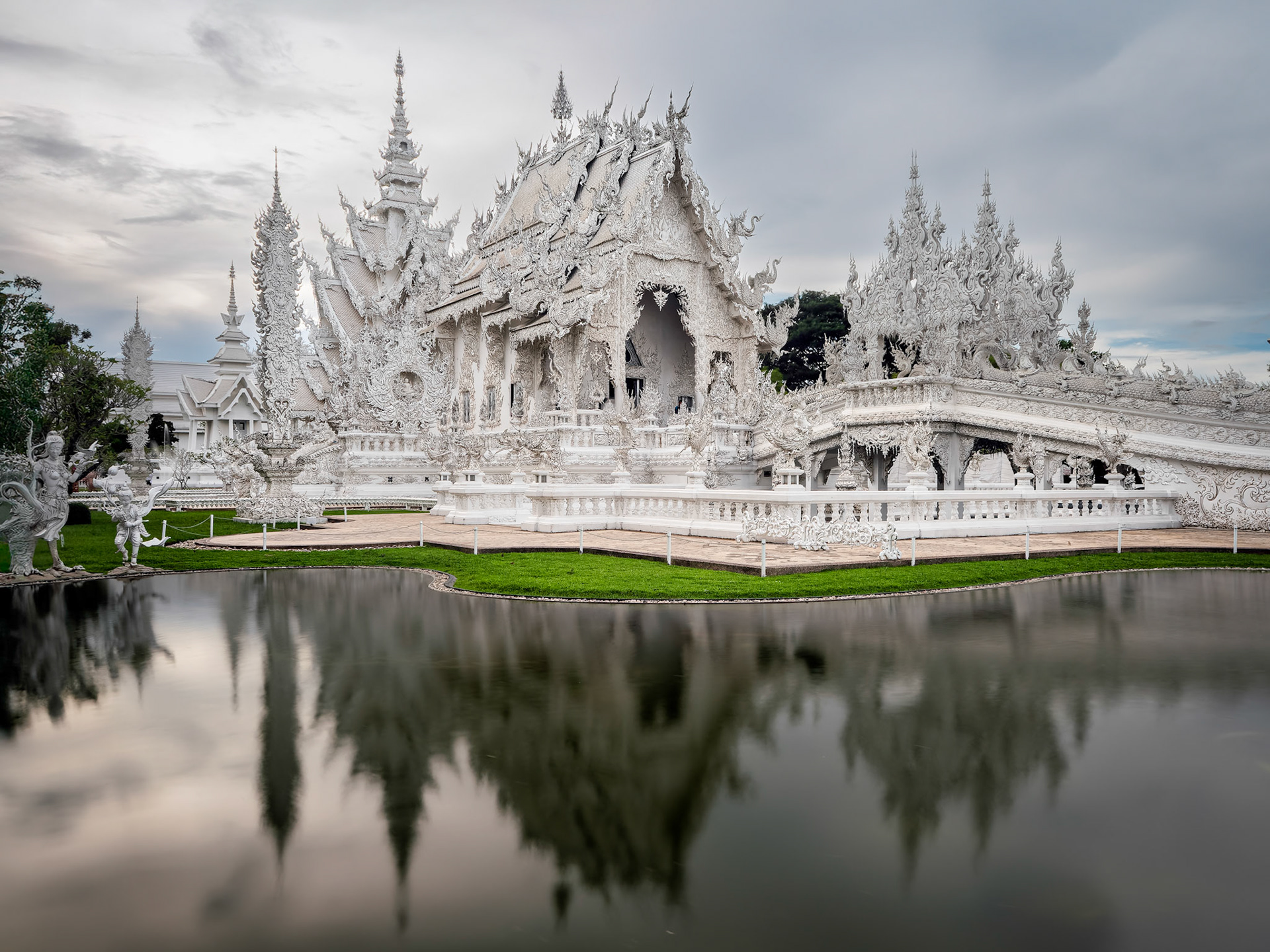 Chiang Rai - Wat Rong Khun or "White Temple"