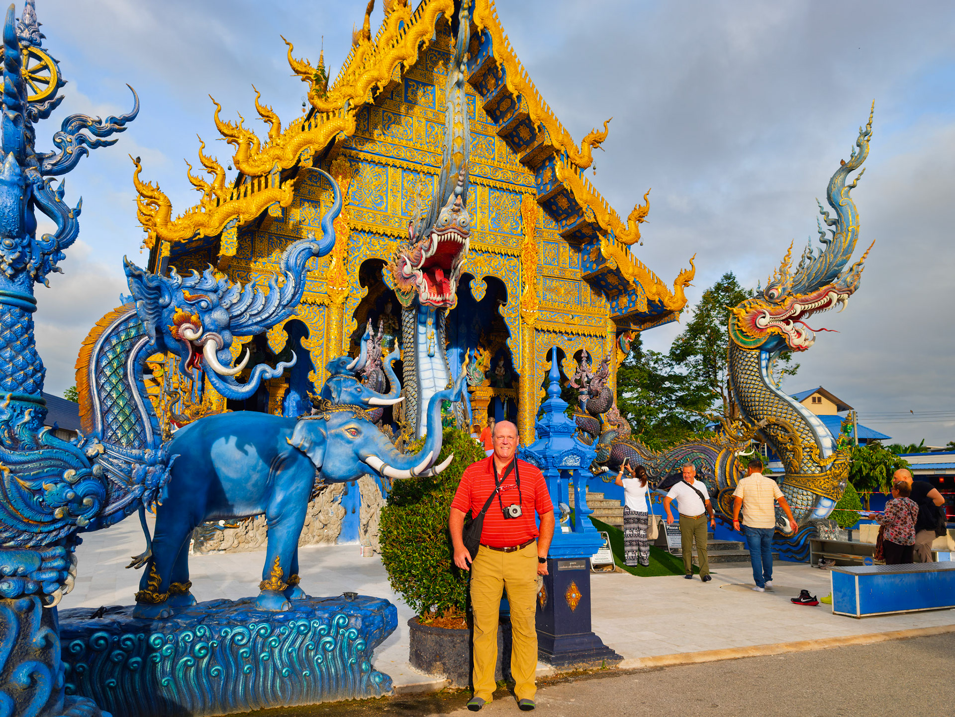 Chiang Rai - Wat Rong Suea Ten or "Blue Temple"