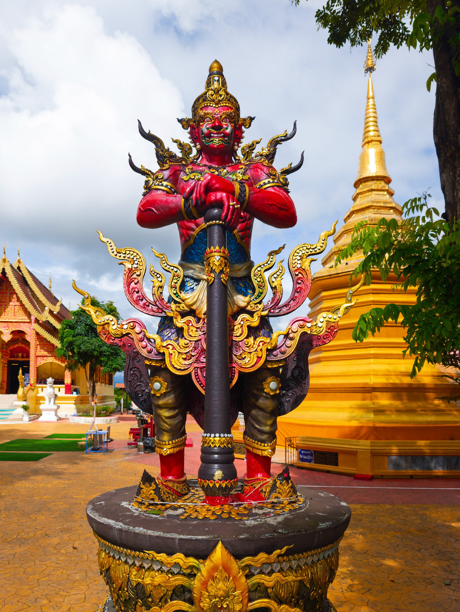 Chiang Rai -  Wat Phra That Doi Wao (Temple with Yaksha Statue)