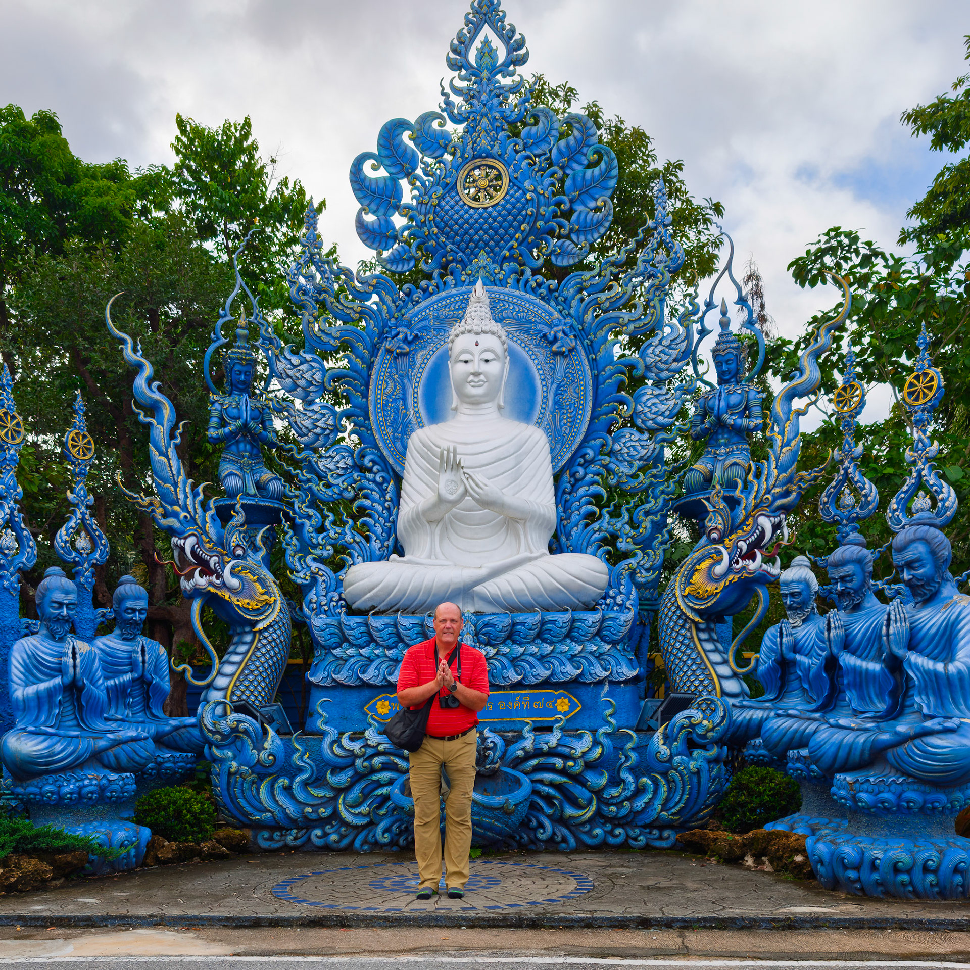 Chiang Rai - Wat Rong Suea Ten or "Blue Temple"