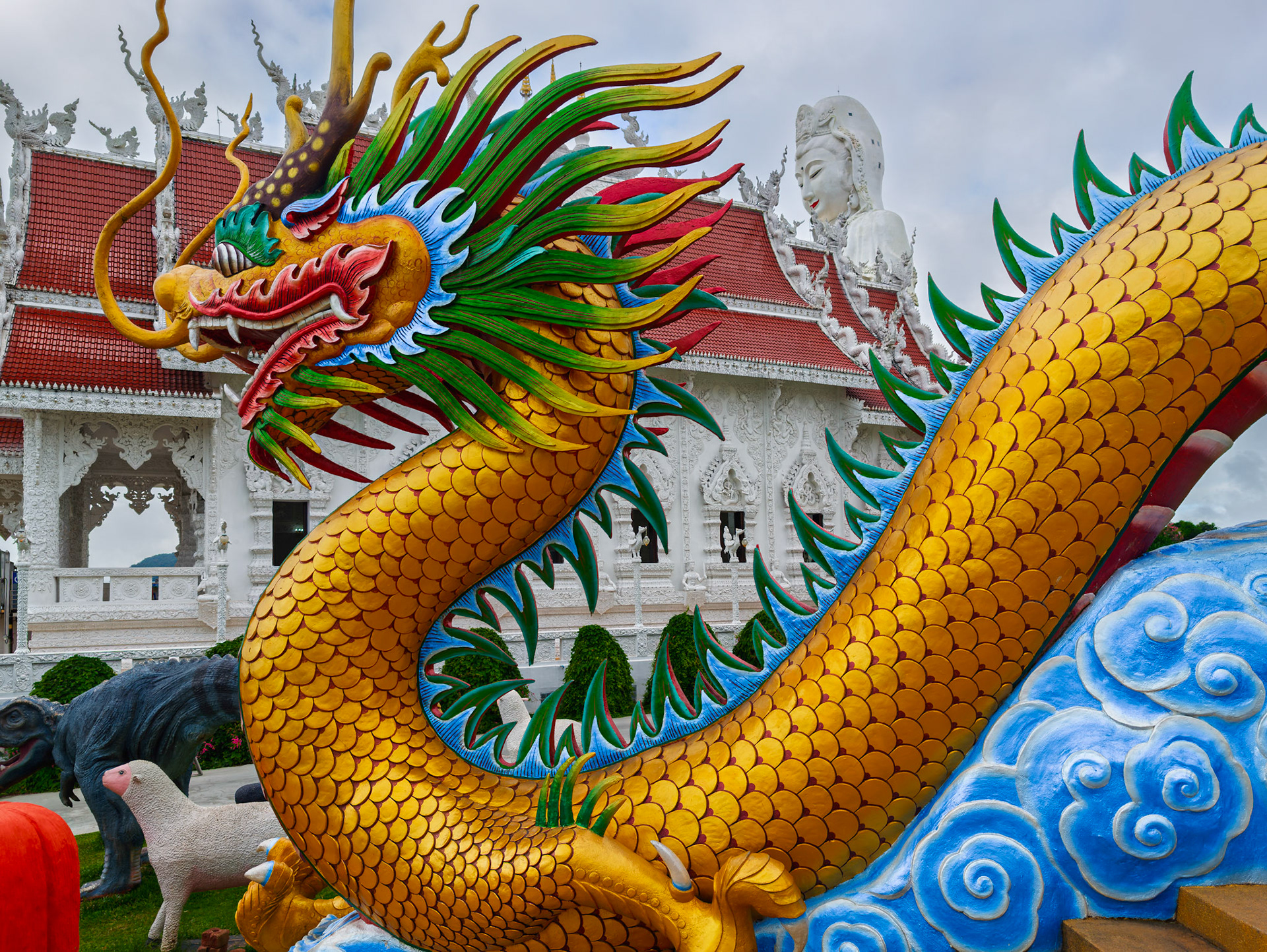 Chiang Rai - Wat Huay Pla Kung (The Dragon Temple)