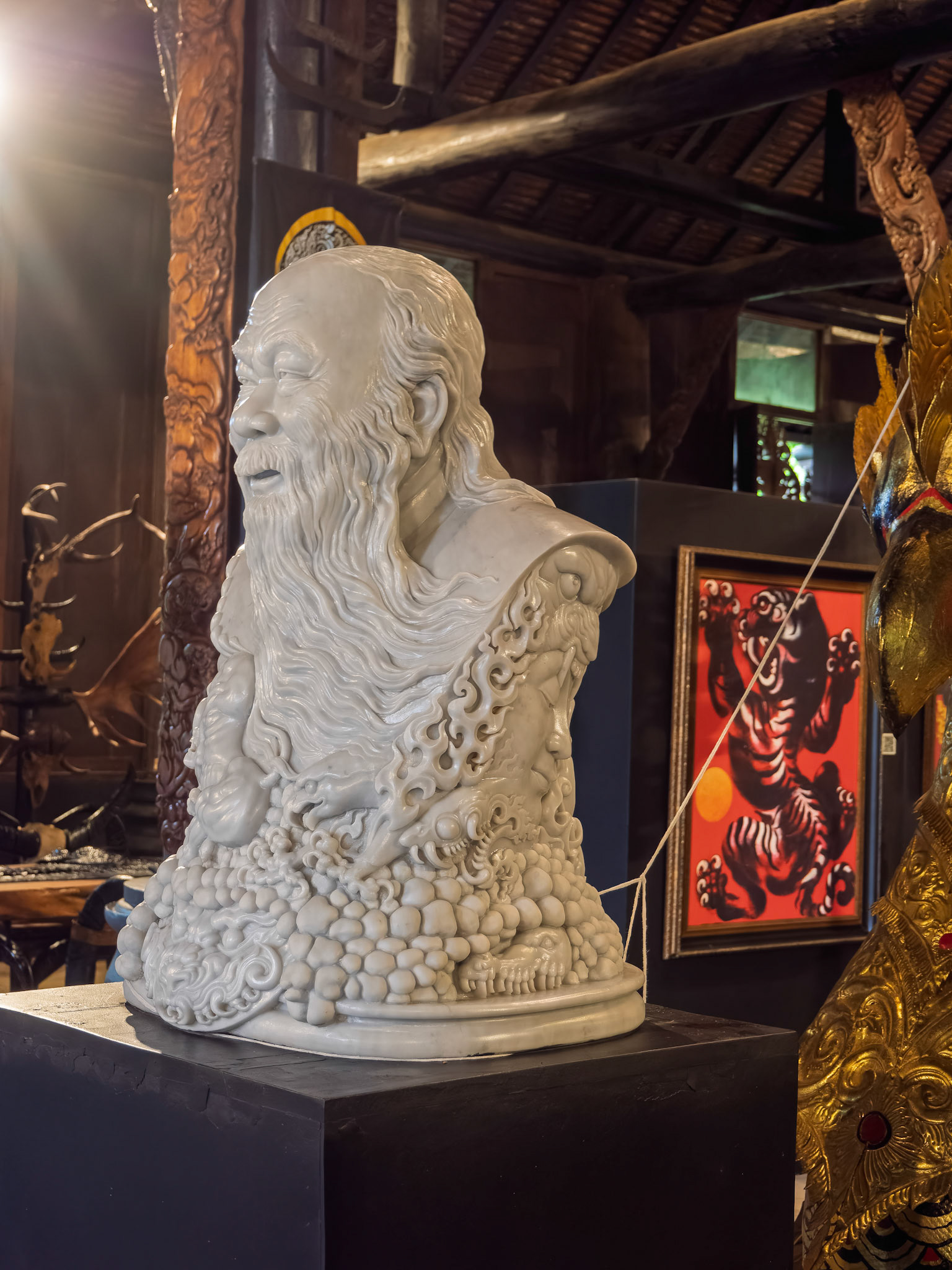 Chiang Rai - Artist Thawan Duchanee responsible for the compound