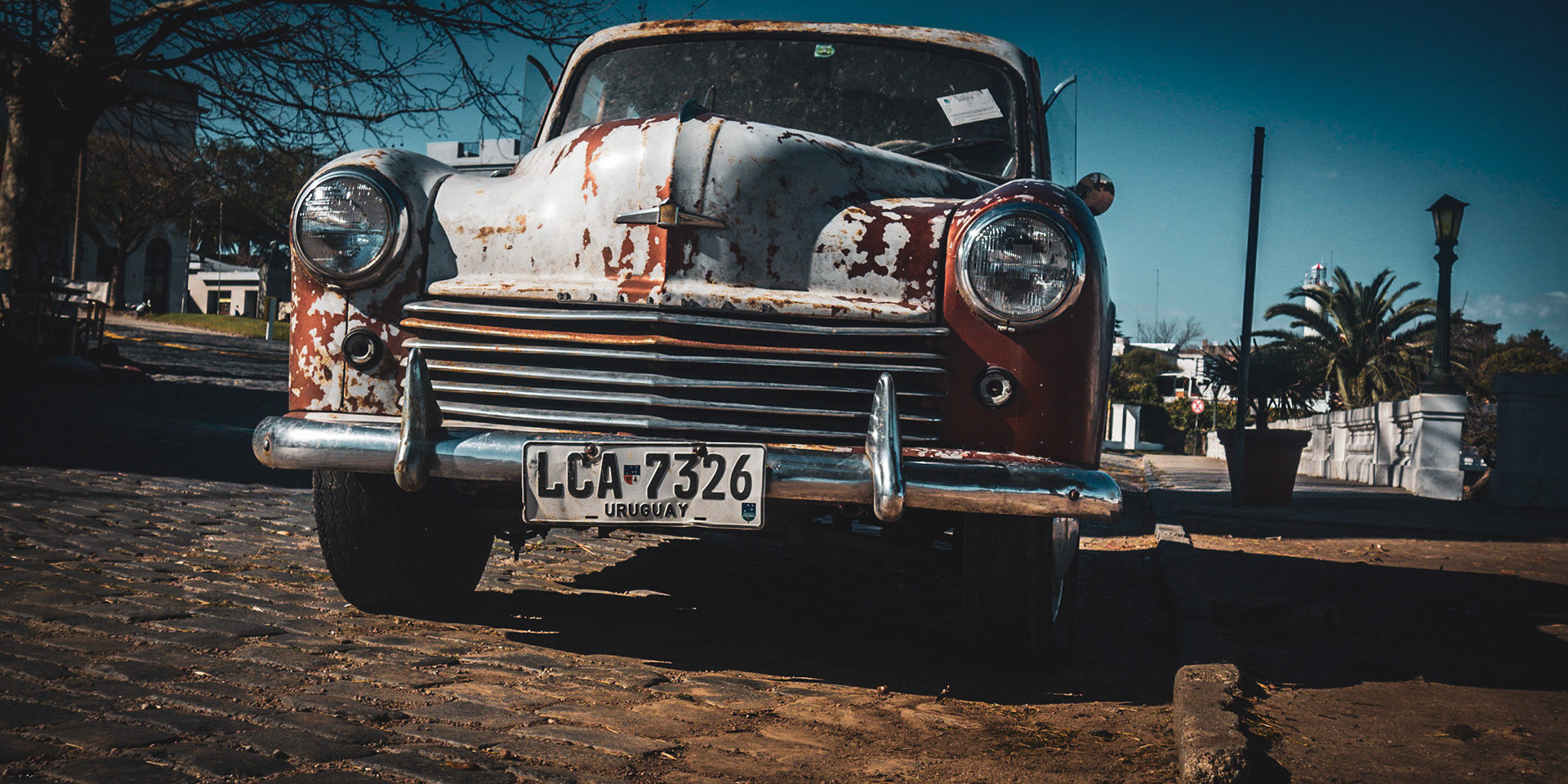 Old Car in Colonia