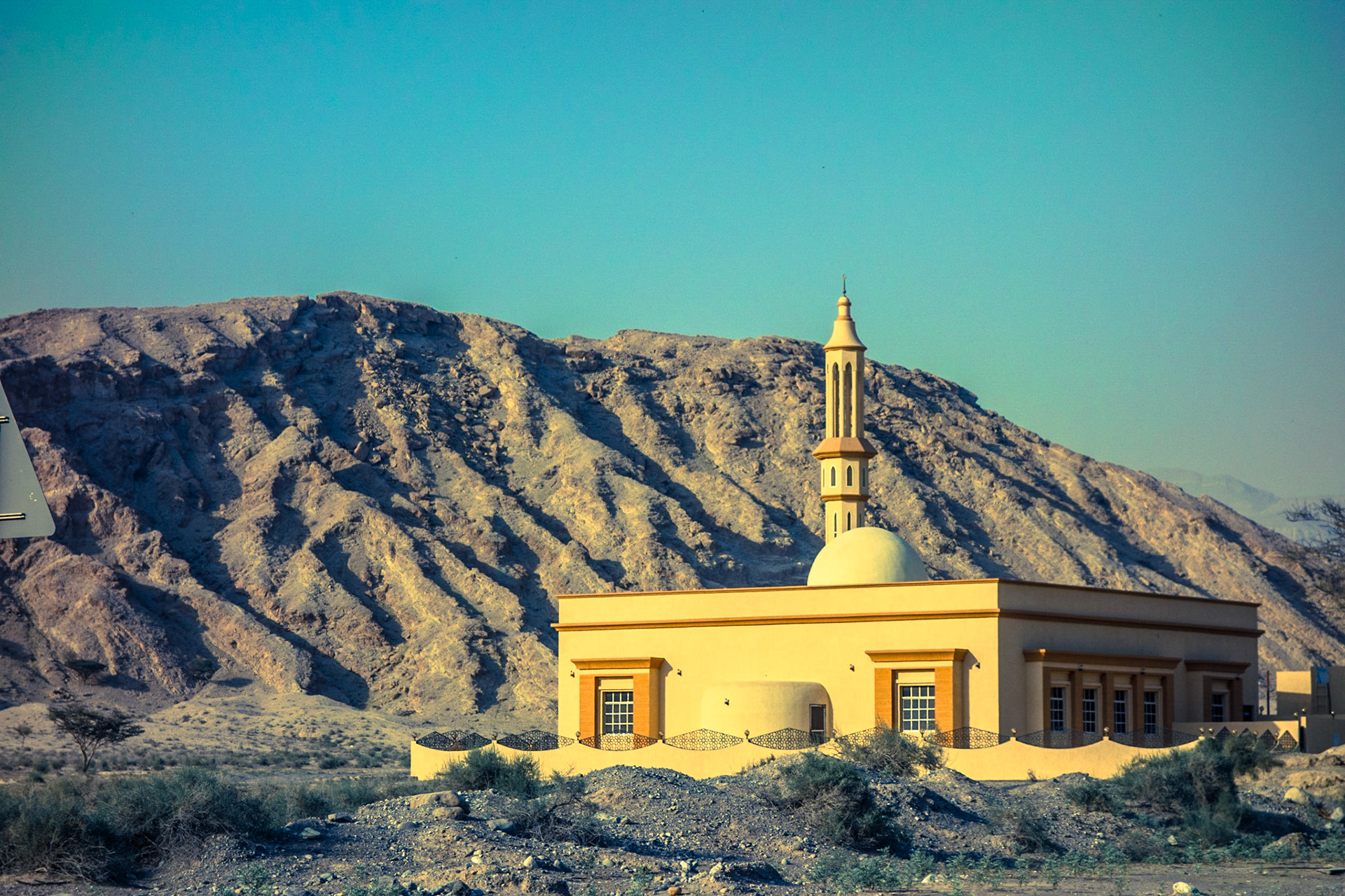 Mosque en route to Jabal Jais