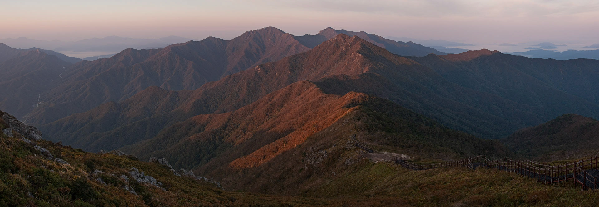 Deogyu-san ridge on the Baekdu-daegan between the provinces of Jolla and Gyeongsan in RoK (2012).