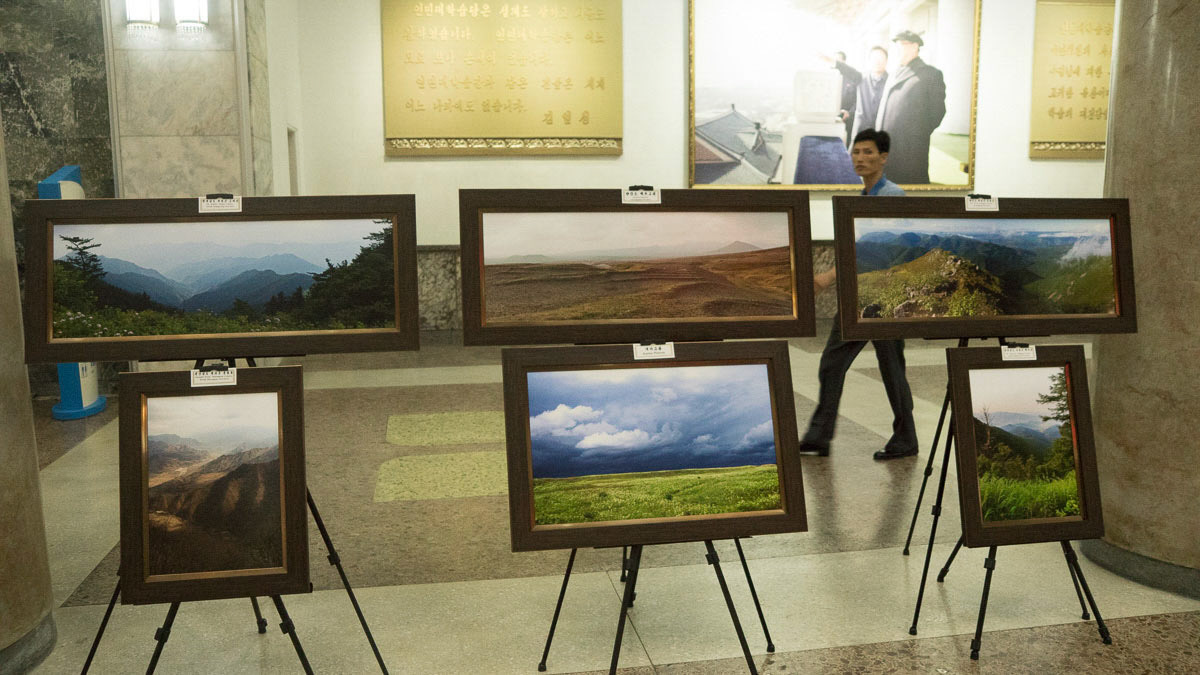 Pyongyang exhibition (2015) at the Grand Peoples Study House 인민대학습당.