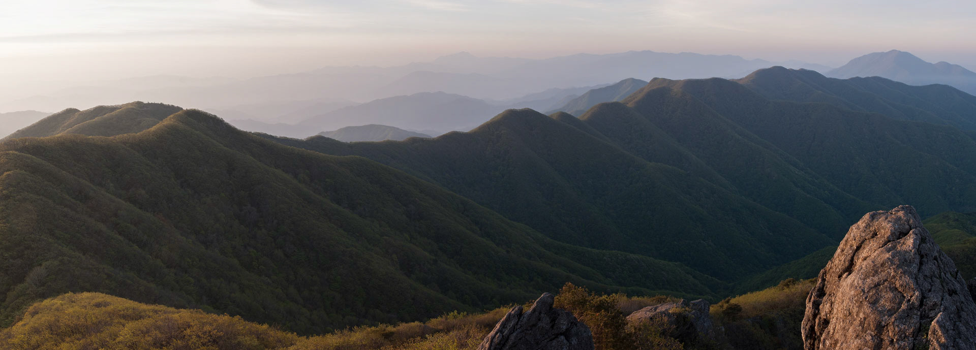 The Baekdu-daegan ridge through Samdo-bong 1176m in Muju-gun, Jollabuk-do, RoK (2013).