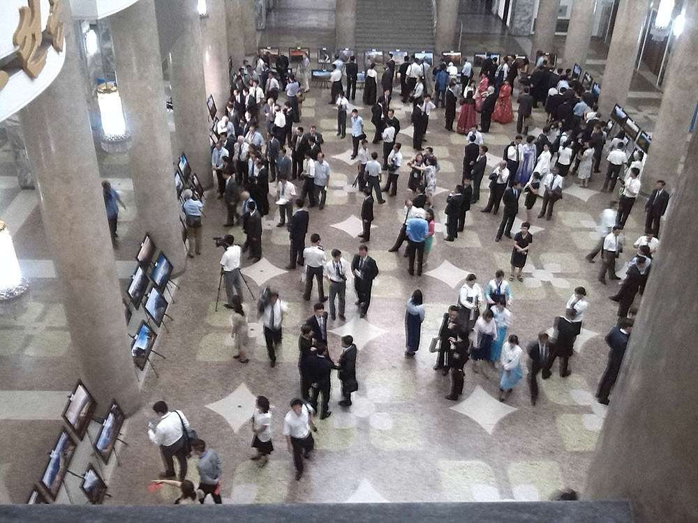 Pyongyang exhibition (2015) at the Grand Peoples Study House 인민대학습당.