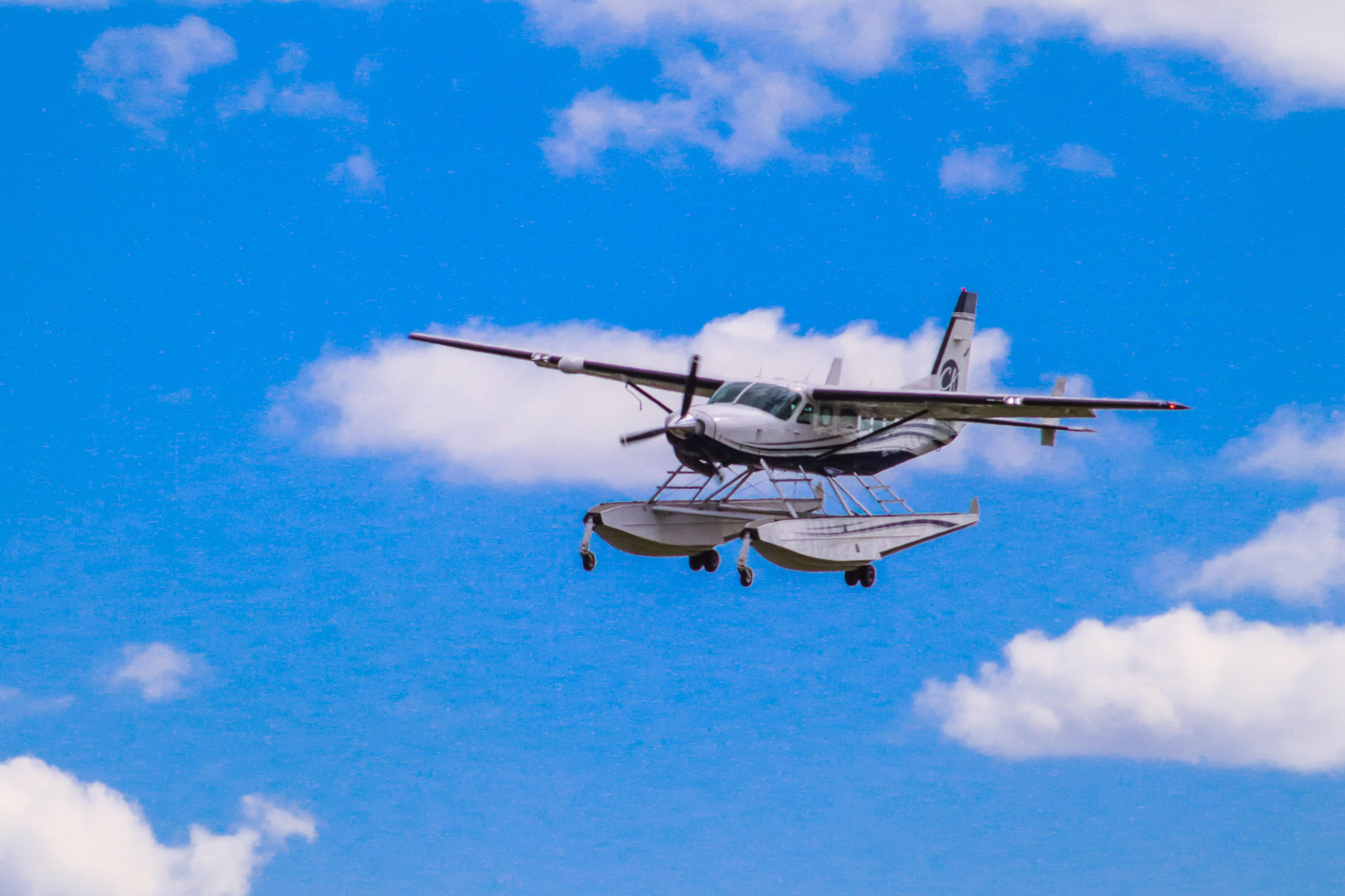 C-FKCA | YTZ>ROC | landing RWY 04 | Cessna 208 Caravan float