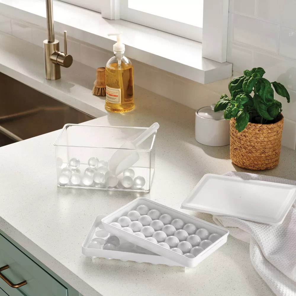 Ice Cube Bin with Lid, Trays + Scoop