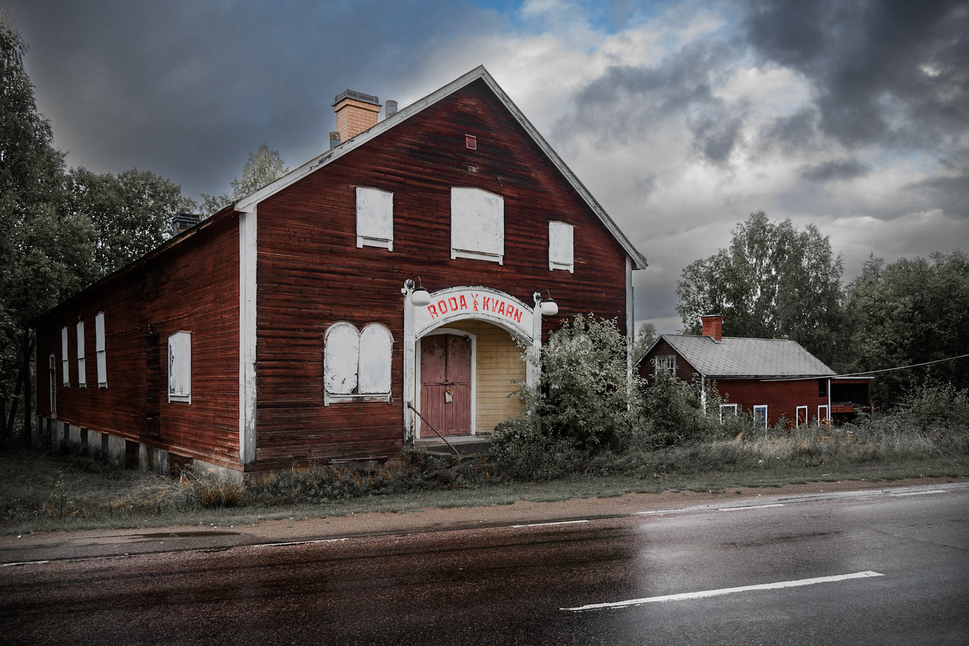 An old cinema, *Moulin Rouge*.