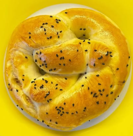 PIDE BREZE MIT SPINATKÄSEFÜLLUNG