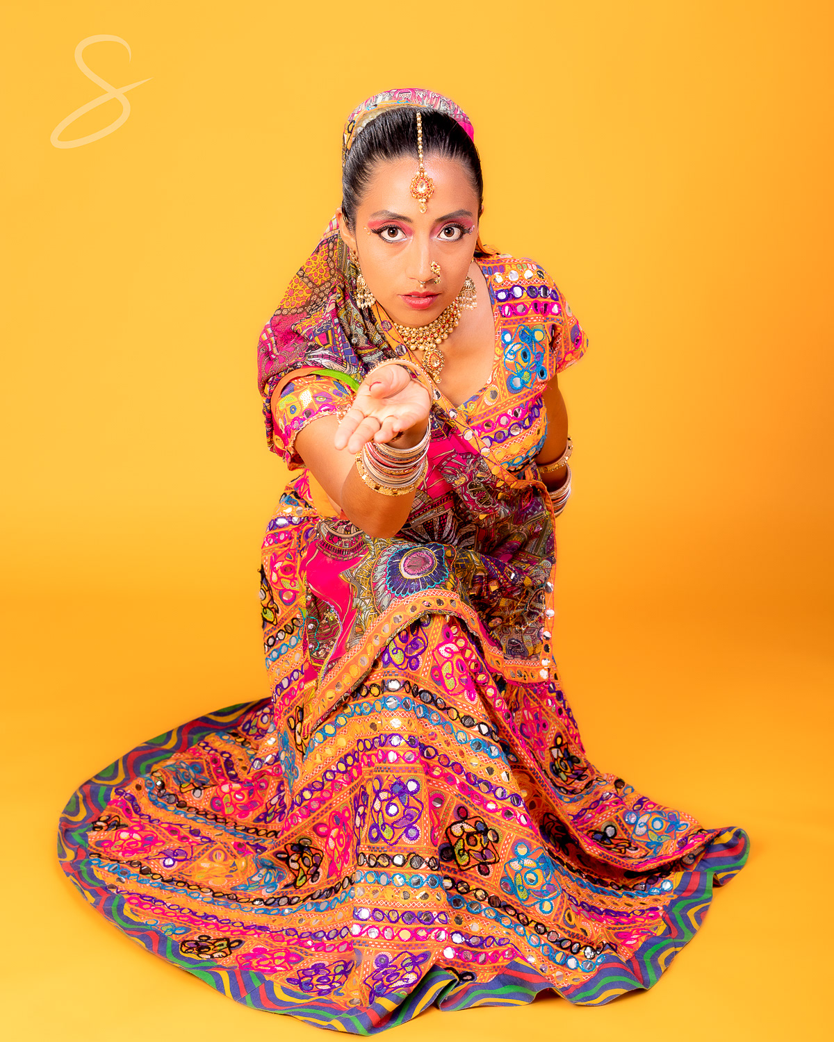 Paola Chalco - Parivar, Danza de la India.