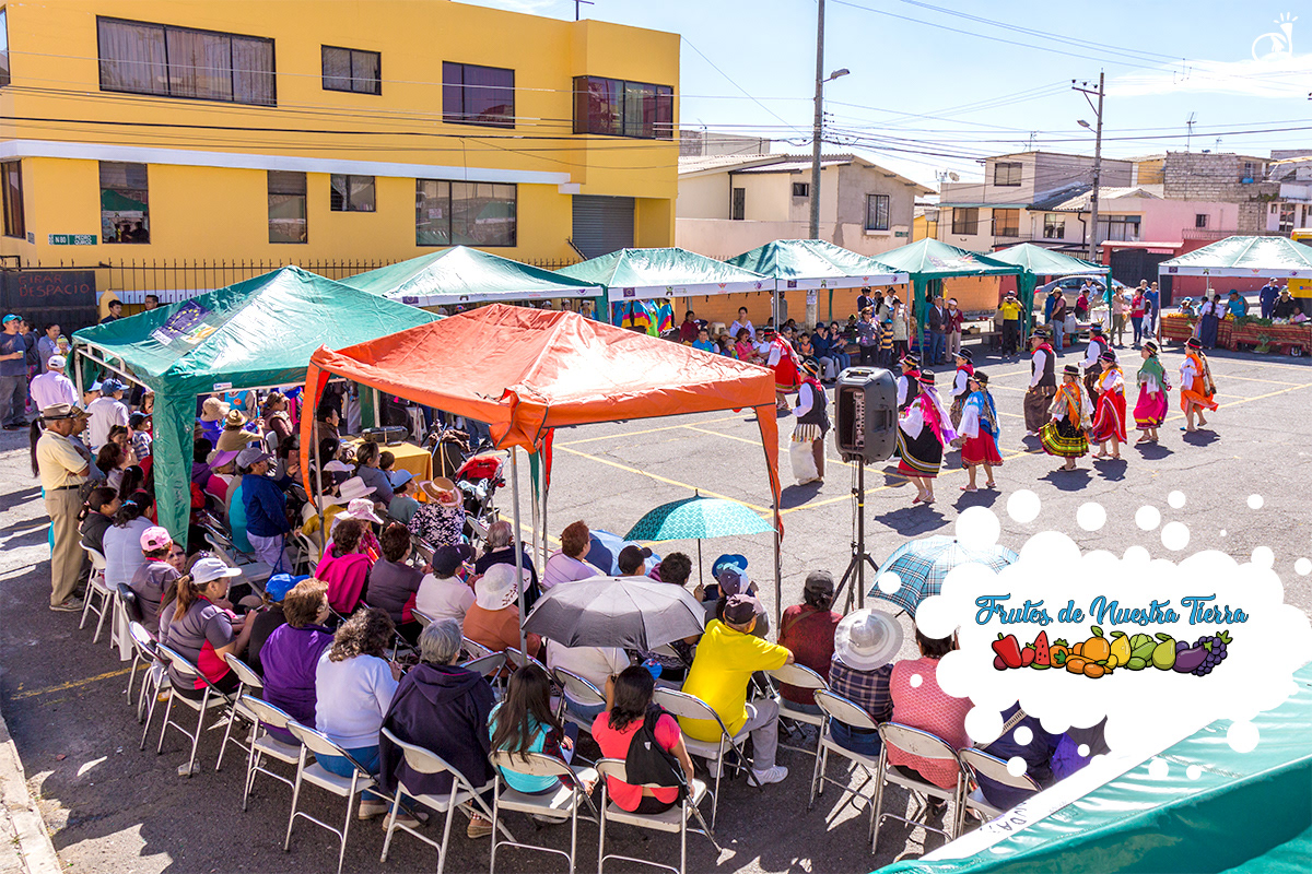 Feria Intercultural AgroEcológica Frutos de Nuestra Tierra en Carcelén (Quito, Ecuador).