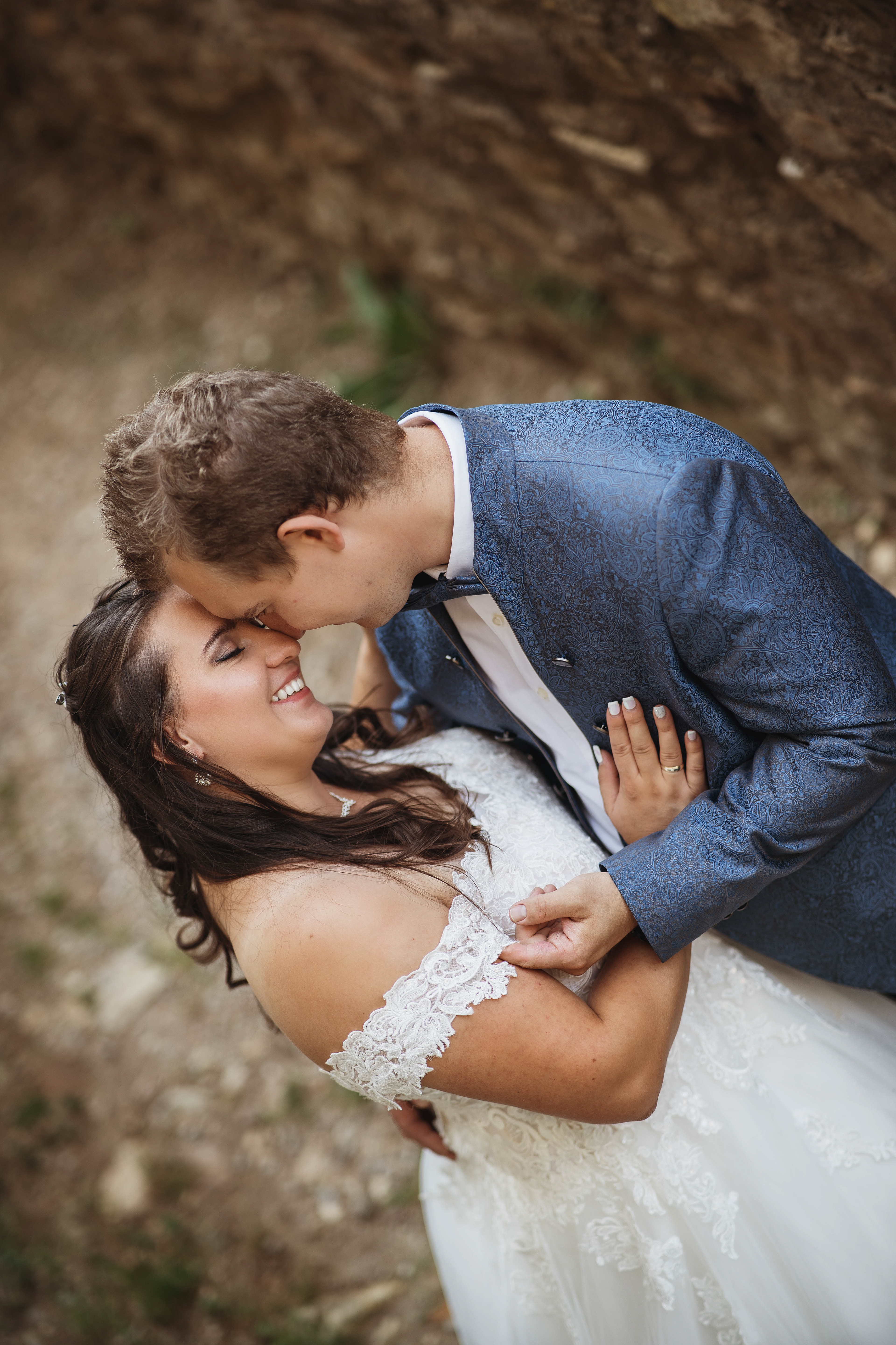Romantische Paarporträts auf der historischen Burg Rötteln – professionelle Hochzeitsfotografie