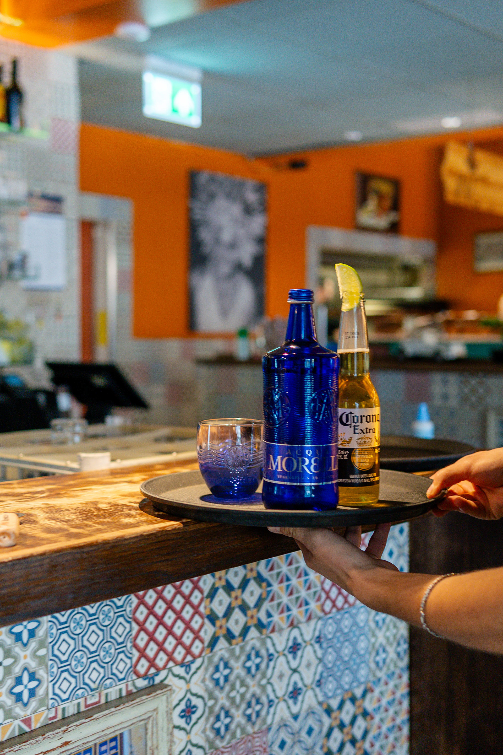 Authentische Innenaufnahmen des Esquina Lörrach – moderne mexikanische Atmosphäre