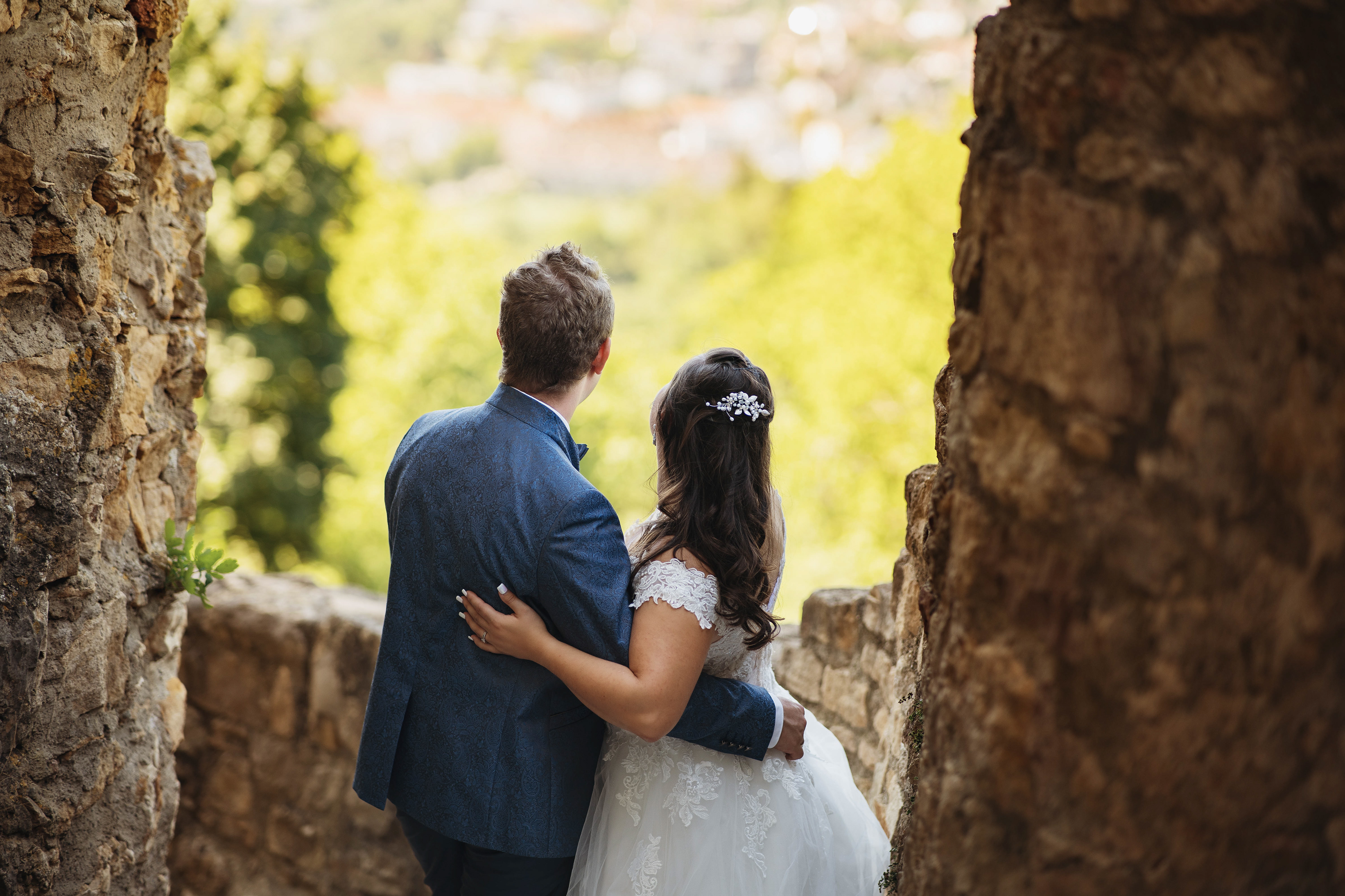 Romantische Paarporträts auf der historischen Burg Rötteln – professionelle Hochzeitsfotografie