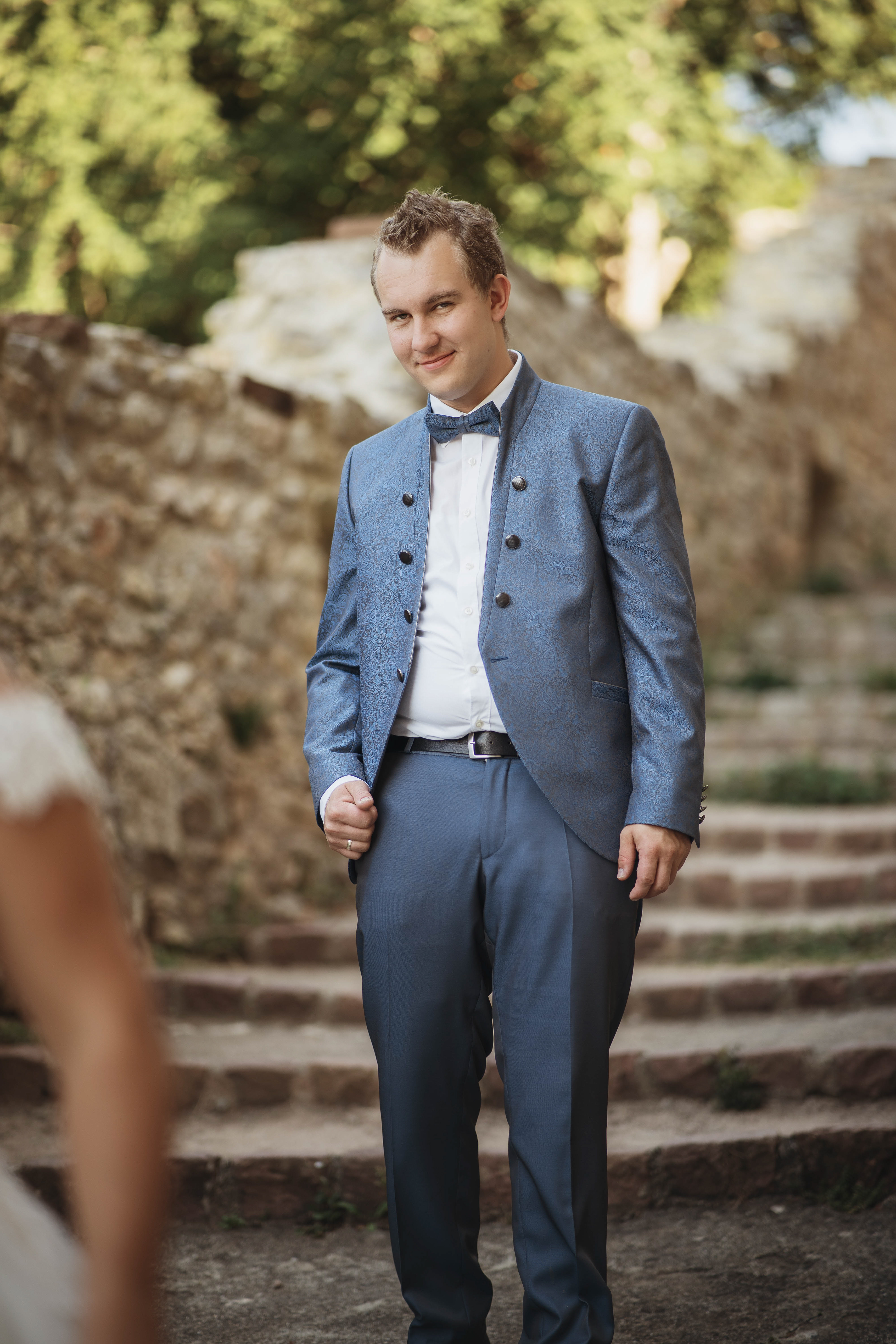 Romantische Paarporträts auf der historischen Burg Rötteln – professionelle Hochzeitsfotografie