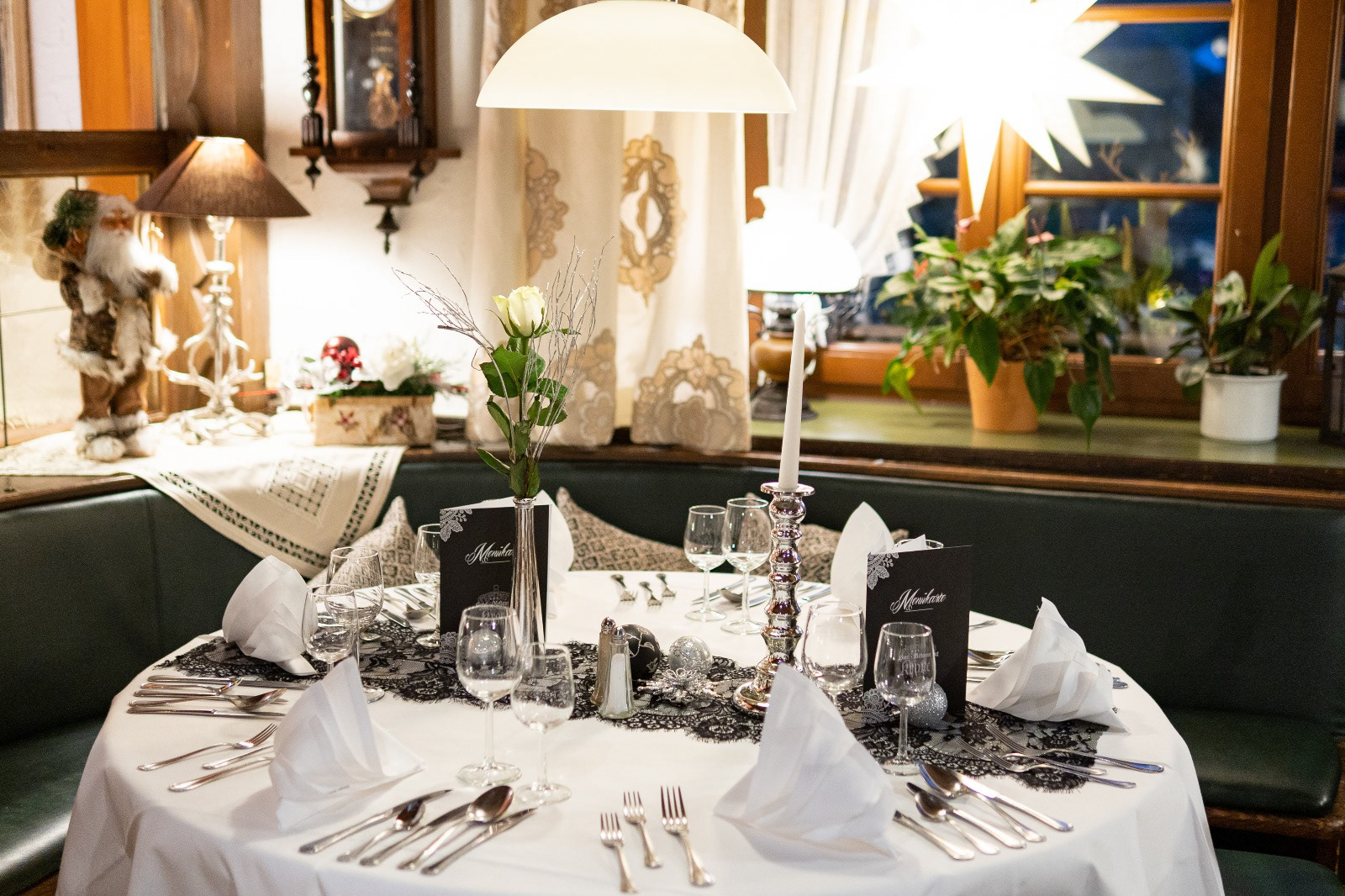 Detailfotografie festlich gedeckter Tische – Hotel Krone Wiechs