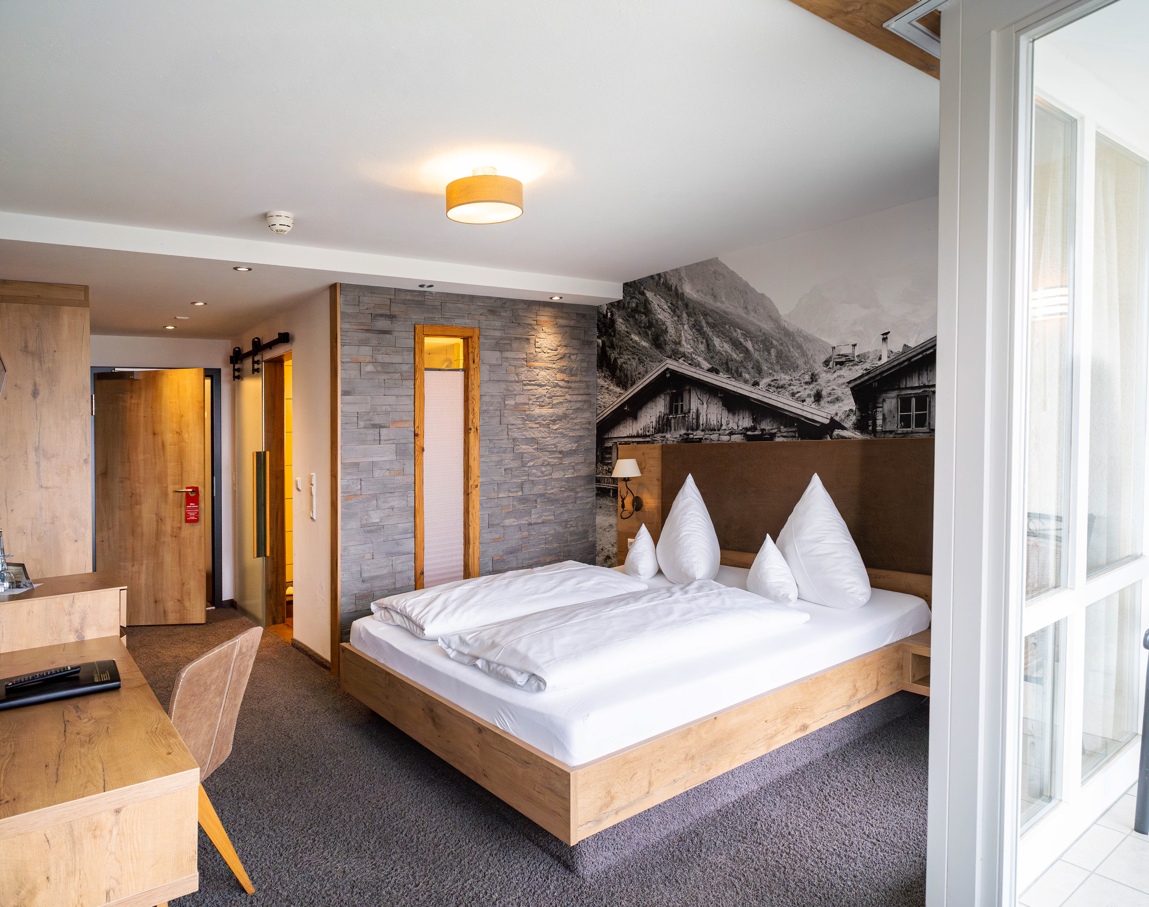 Moderne und einladende Zimmerfotografie – Hotel Krone Wiechs