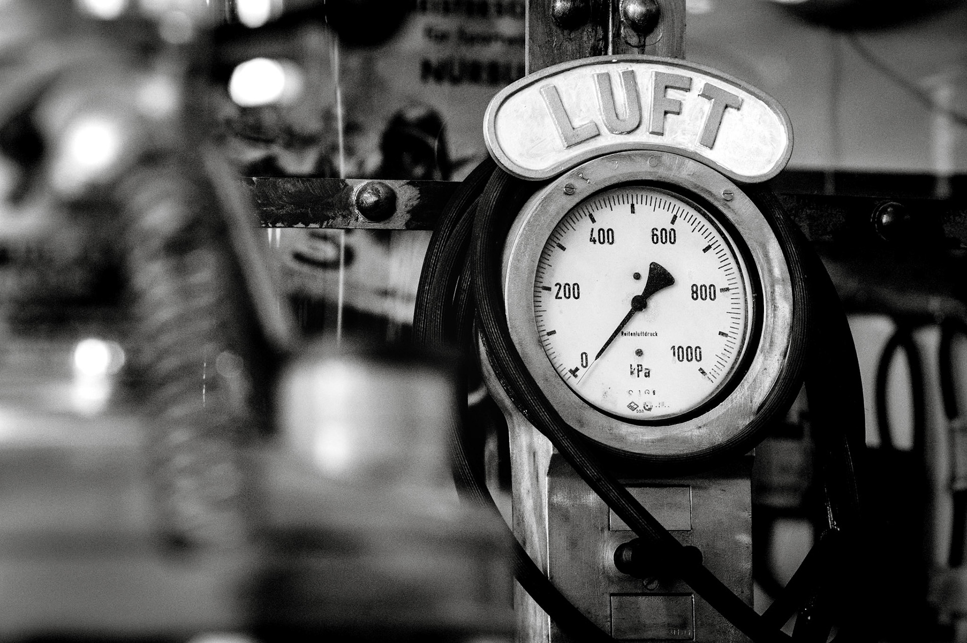 03/2024 - Black And White