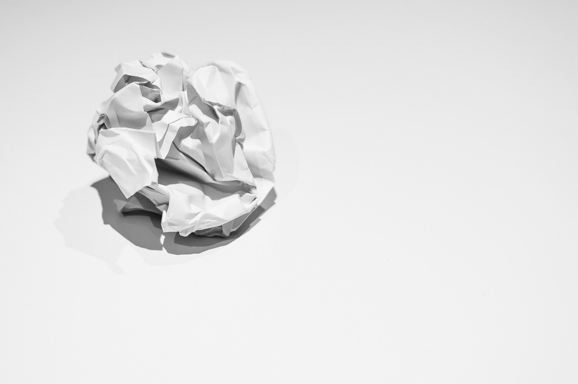 42/2022 - Black And White Minimalism