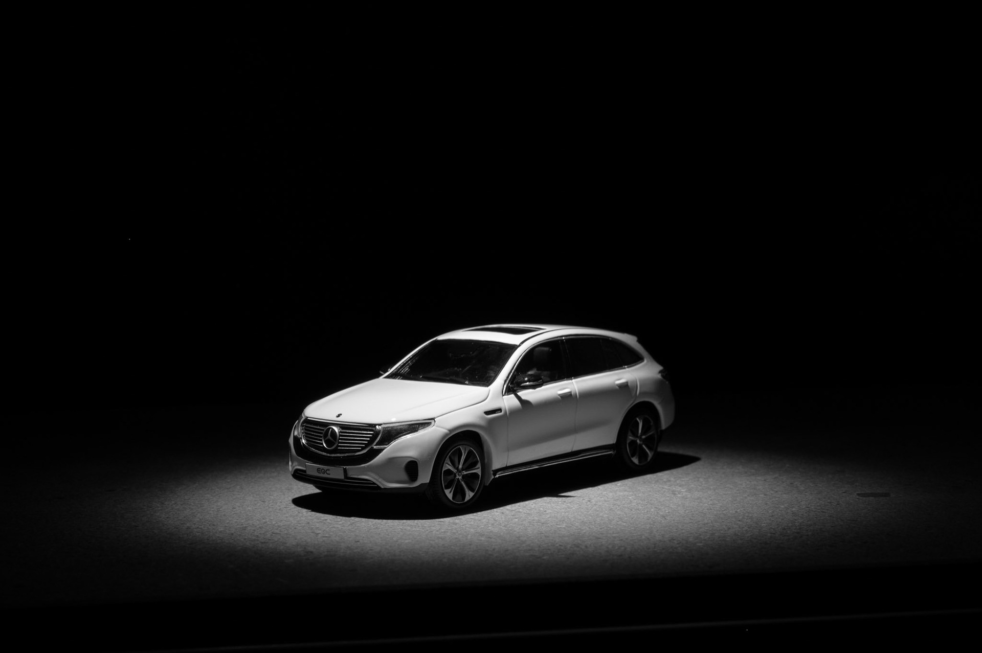 50/2021 - Black And White Minimalism