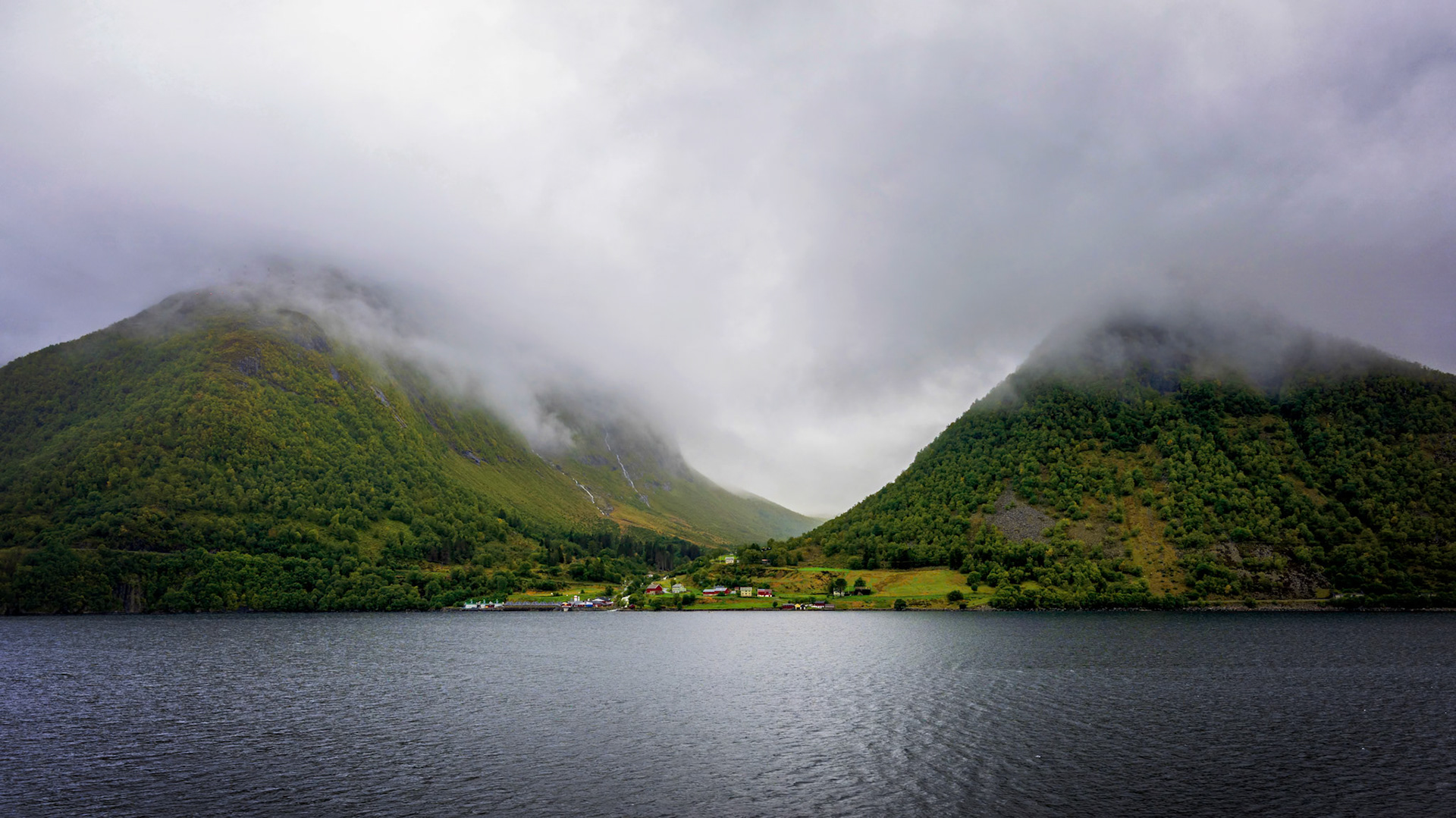 Hjørundfjord