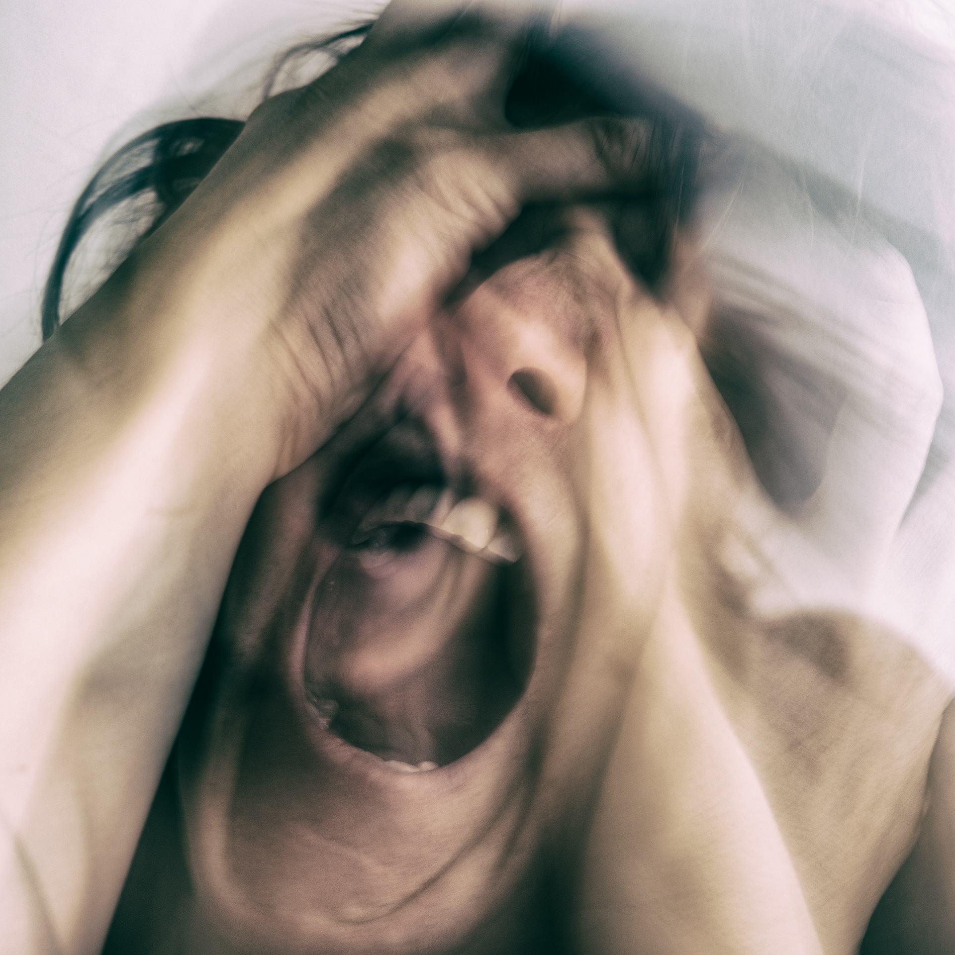 "Grita" · 2020 · Libreto 10 x 10 cm