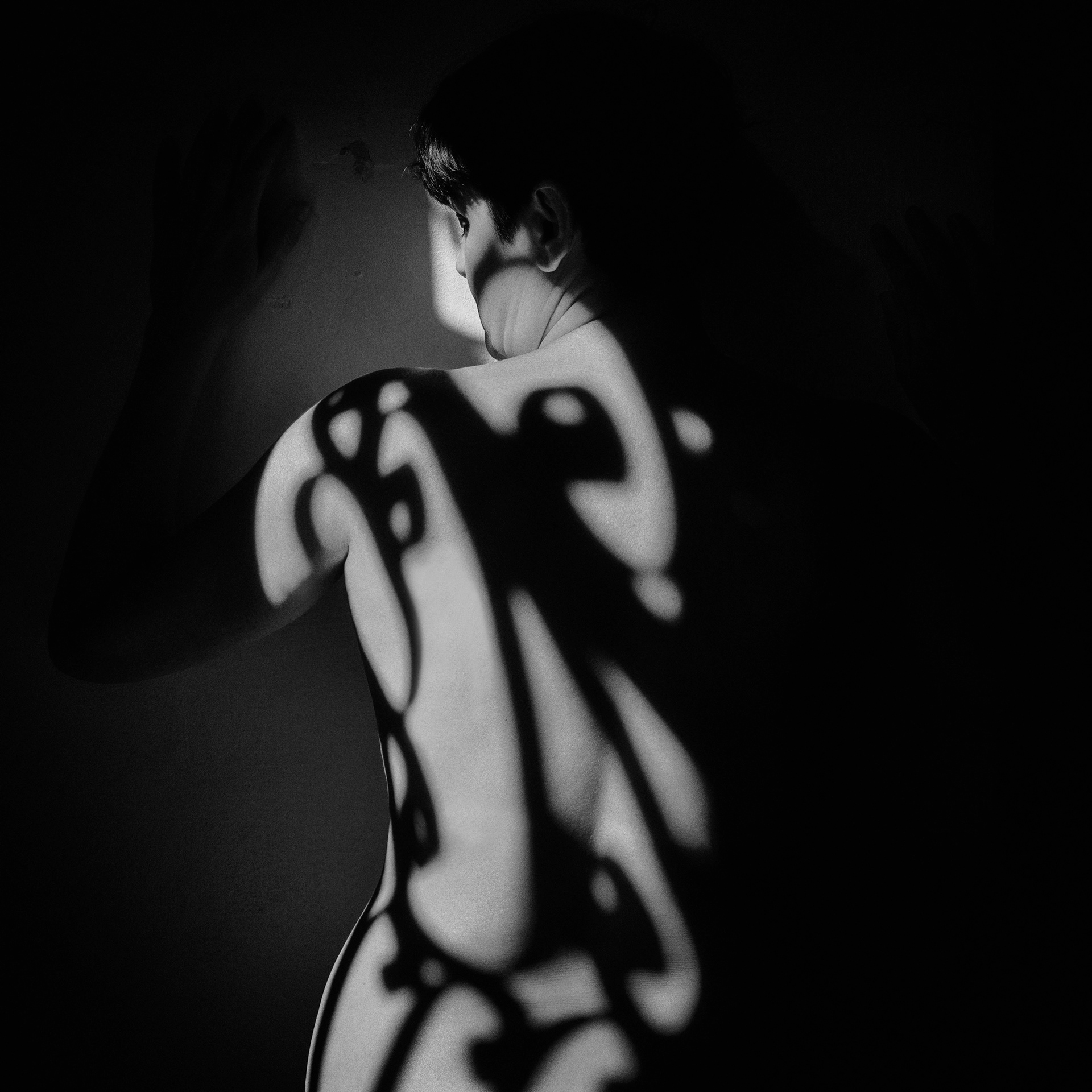 "Siento tu calor sobre mi piel, oigo el latir de tu corazón, seamos uno" · 2020 · papel Fine Art · 30 x 30 cm