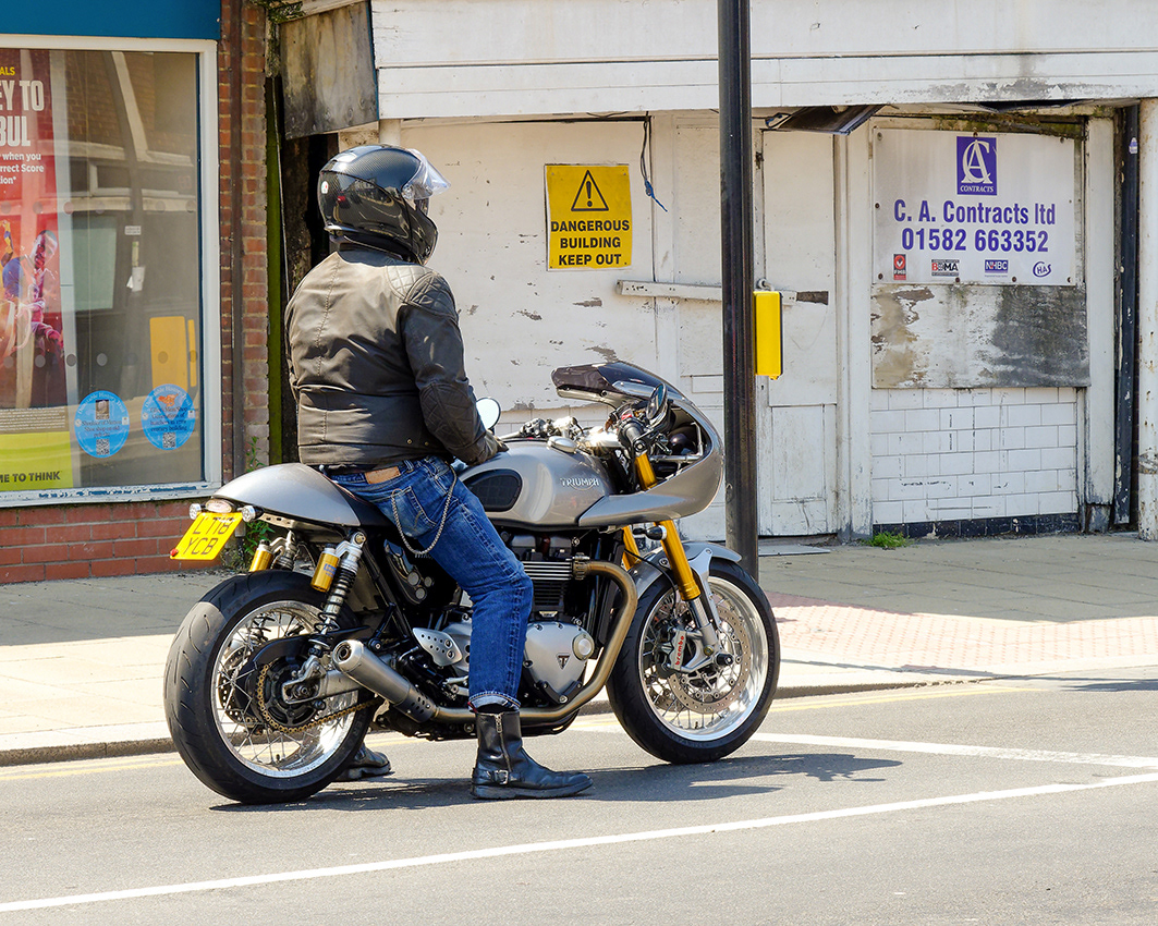 11-06-23 - Thruxton R.