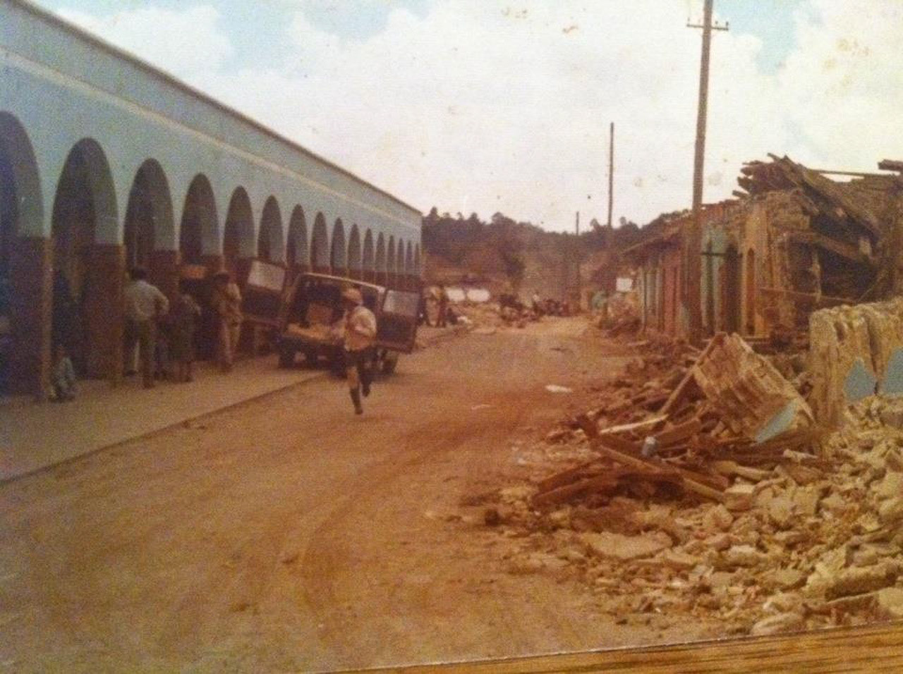 Calle Principal de San Martín Jilotepeque, Chimaltenango, Guatemala, en febrero de 1976.