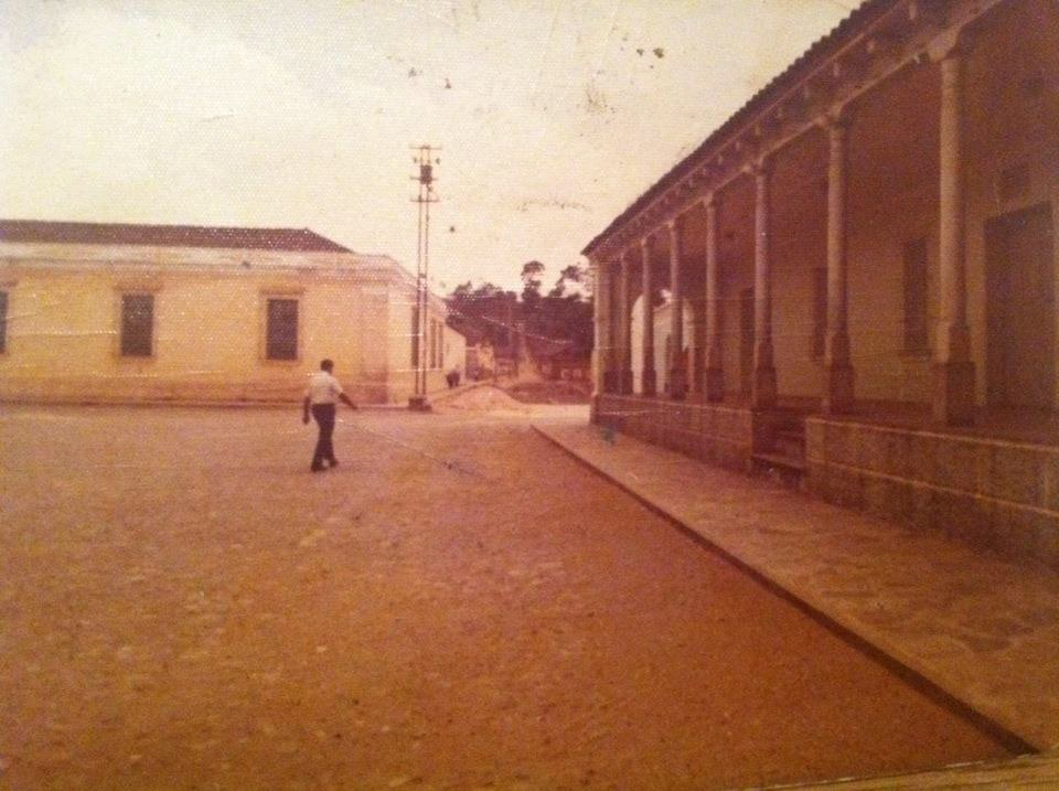 Casa Real y Escuela Nacional Julia Ordoñez de San Martin Jilotepeque, antes del terremoto de 1976. Contruidas a finales del siglo XV