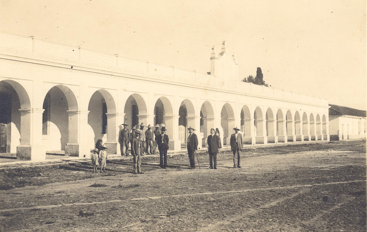 Palacio Municipal de San Martín Jilotepeque antes de 1917. Fotógrafo: Desconocido