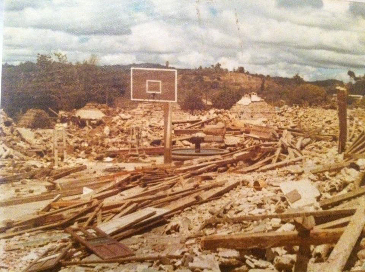 Parte interior de la municipalidad de San Martin Jilotepeque. Febrero de 1976.