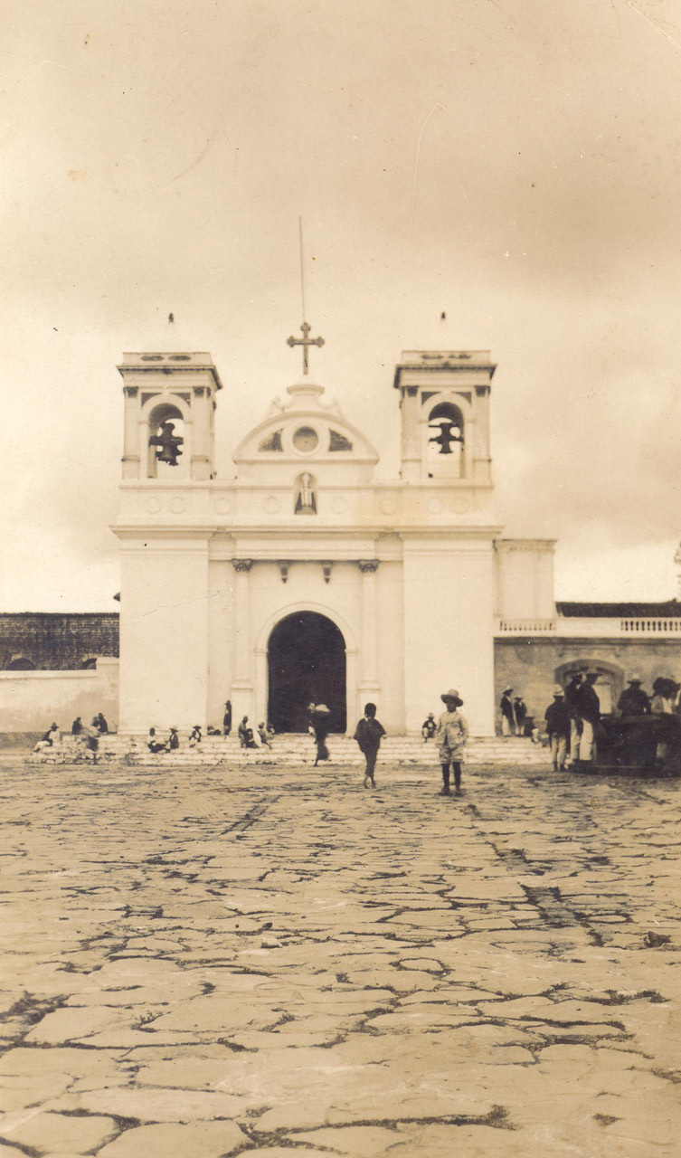 AÑO 1928 PARROQUIA DE SAN MARTÍN JILOTEPEQUE. CHIMALTENANGO. FOTOGRAFIA DE JUAN MARIA ÁVALOS PAREDES.