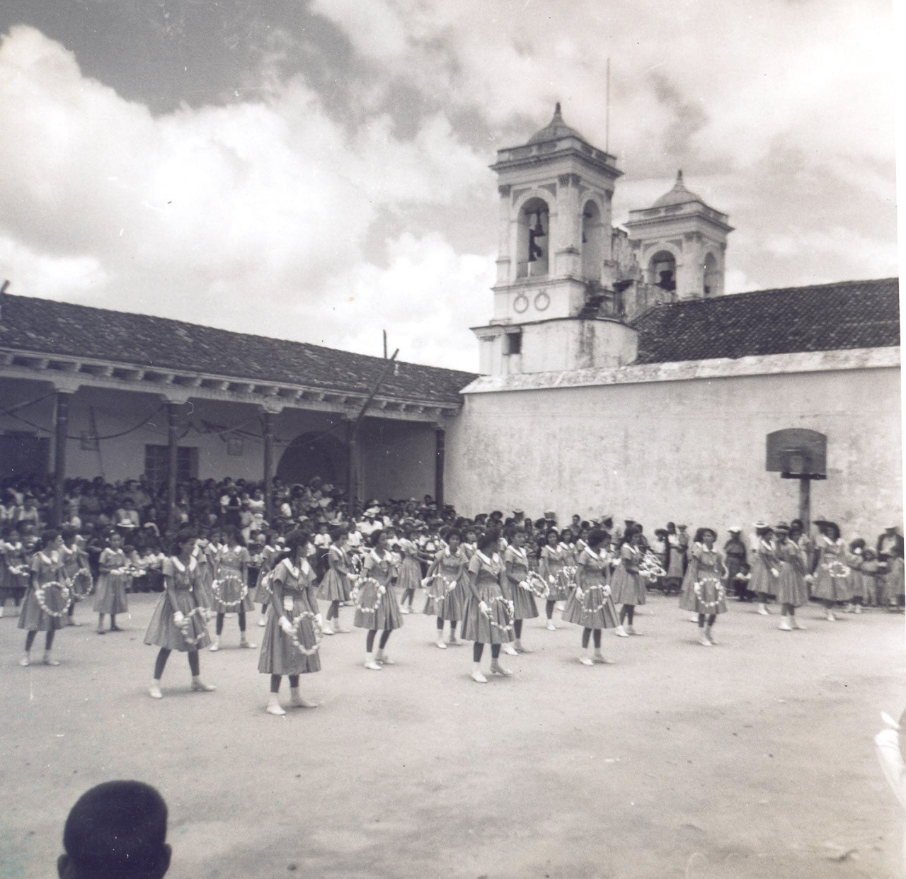 ESCUELA DE NIÑAS JULIA ORDOÑEZ. SAN MARTÍN JILOTEPEQUE CHIMALTENANGO. FOTOGRAFIA DE JUAN MARIA ÁVALOS PAREDES.