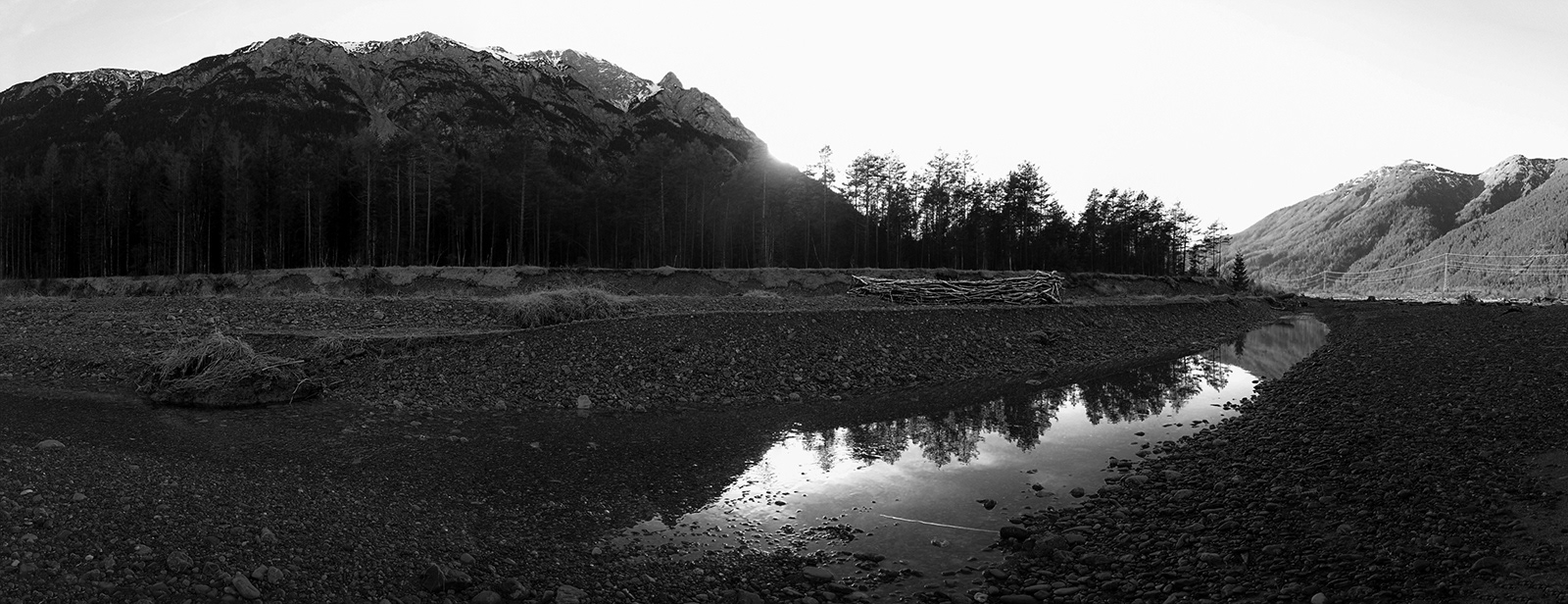 KENOTAPH — Sandholz-Objekt im Lechtal, Tirol — courtesy Christine Gottloeber © 2026  © Foto Tom Garrecht
