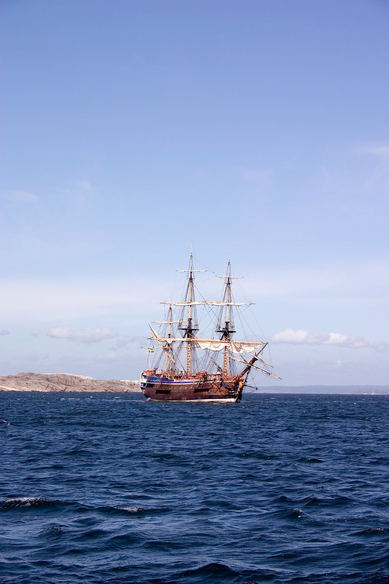 Ostindiefararen Götheborg på redden innanför Älgön