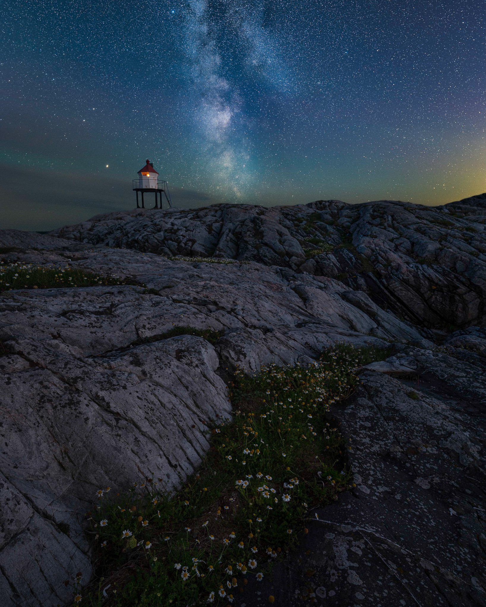 Made from 5 light frames by Starry Landscape Stacker 1.8.0. Algorithm: Min Horizon Noise
