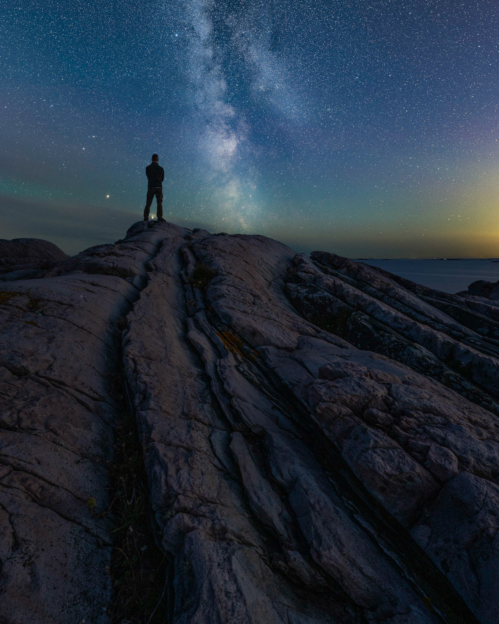 Made from 5 light frames by Starry Landscape Stacker 1.8.0. Algorithm: Min Horizon Noise