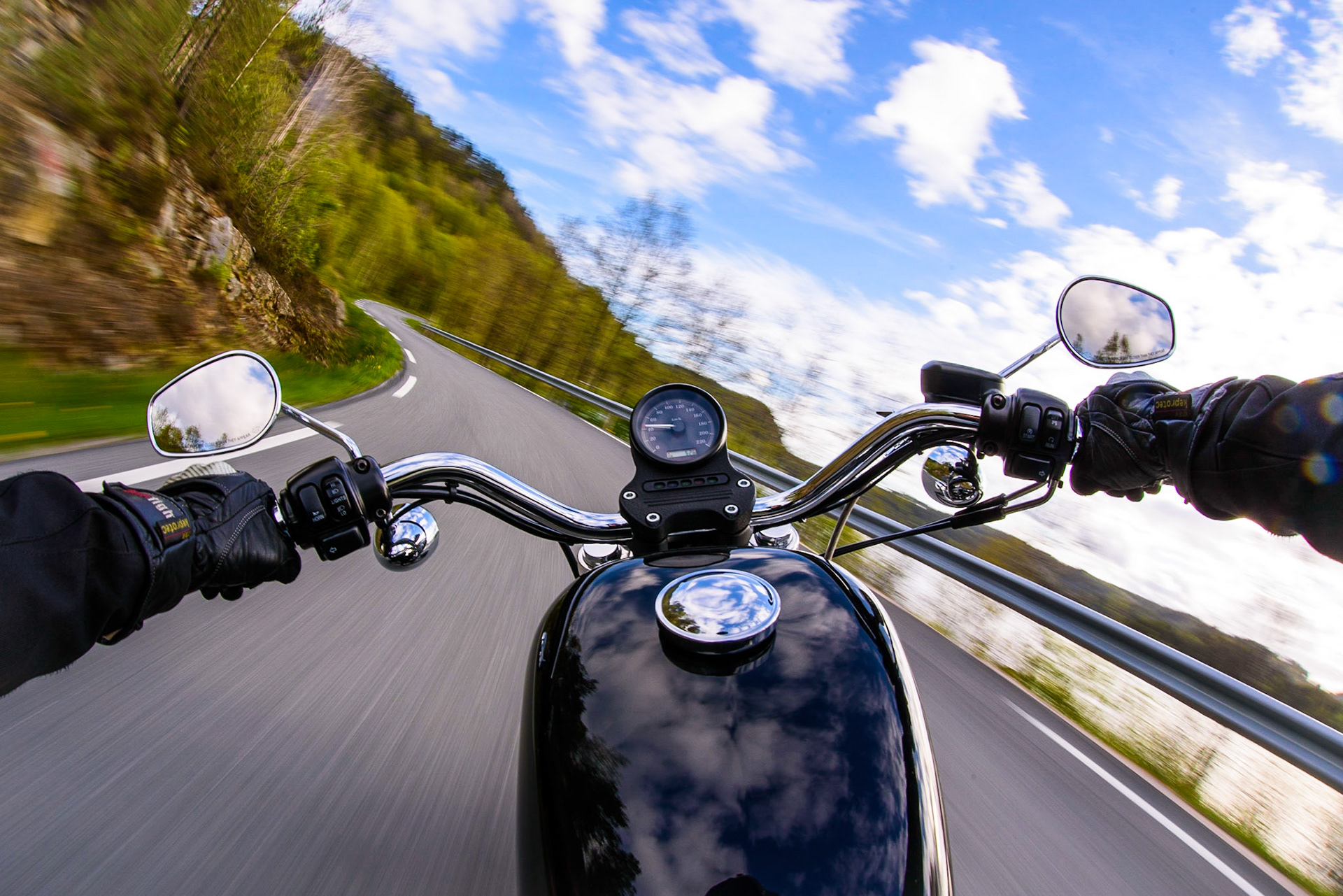 Testing with fisheye photo while driving my Harley Davidson. I wanted to create some speed in the pictures so i used my Nikon D750 with a fisheye lens and then i tied the camera around my neck right below my chin. Used interval photo while driving. It worked quite well. Will do some more tesing with this setup.