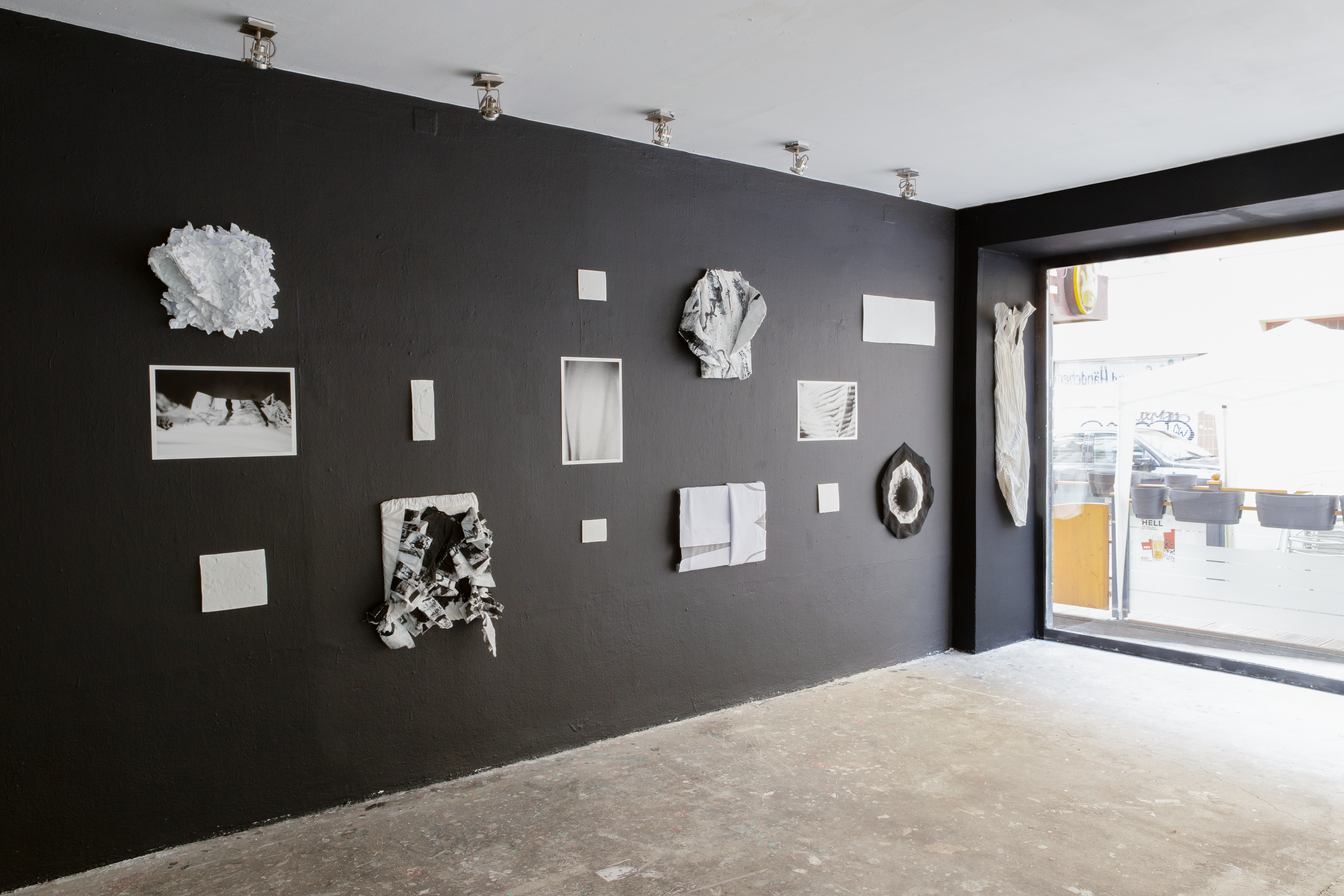 Extended Surfaces, Improper Walls, #fotowienselected 2021, Ausstellungsansicht (c) Maria Belova