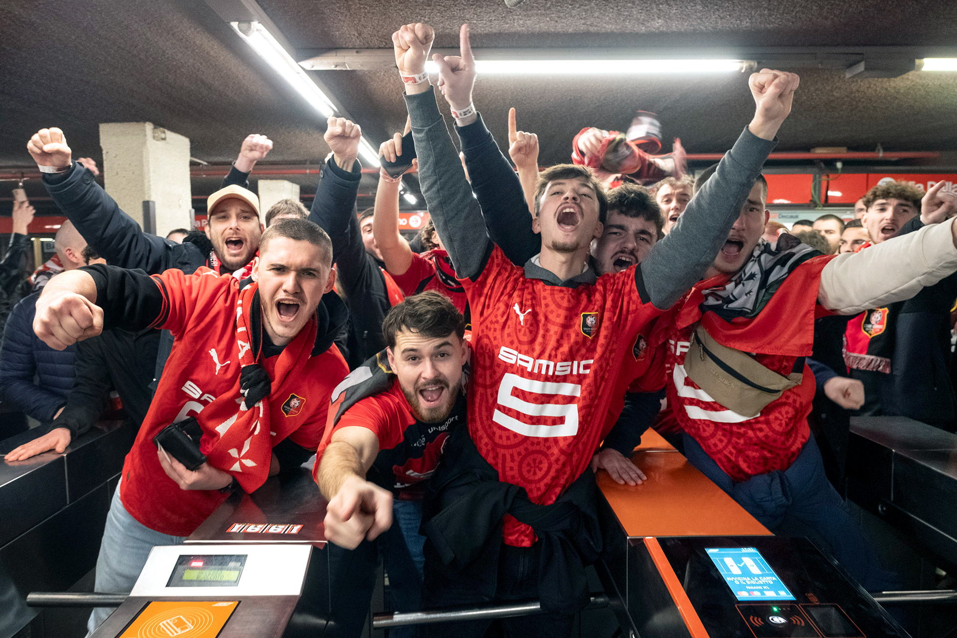 15.02.2024 Milano, Metro M1. Corteo dei tifosi della squadra di calcio "Rennes" verso lo stadio Giuseppe Meazza per la partita Rennes-Milan.