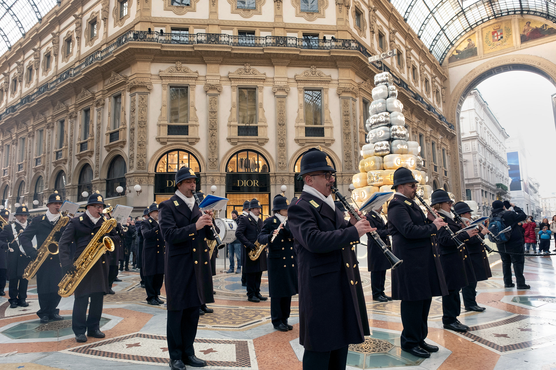 01.01.2024 Milano, Galleria Vittorio Emanuele. Fanfara di Capodanno.