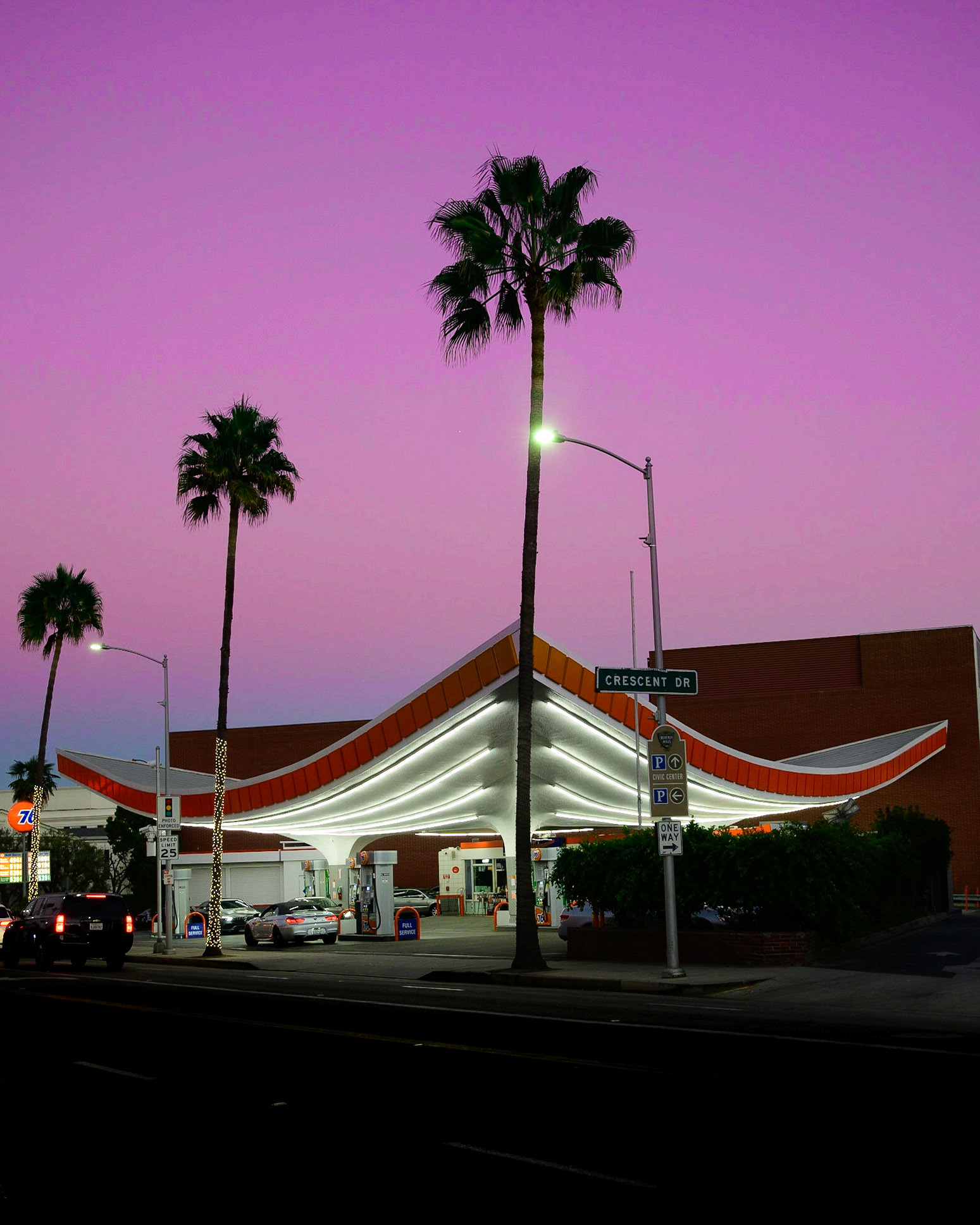 It's a Googie